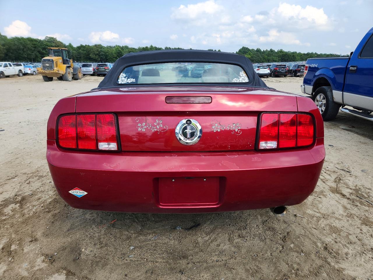 2007 Ford Mustang Red vin: 1ZVFT84N875296773