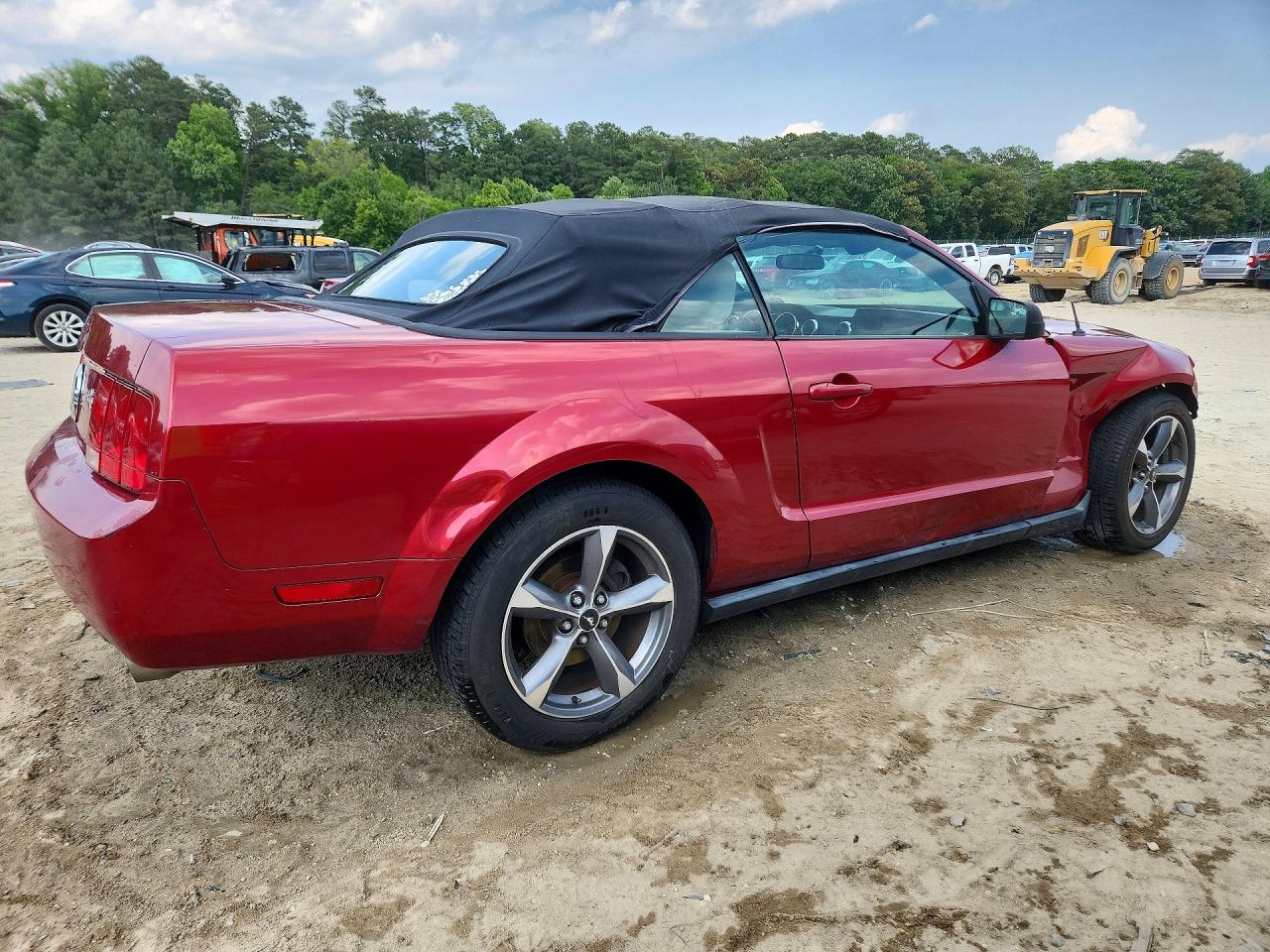 2007 Ford Mustang Red vin: 1ZVFT84N875296773