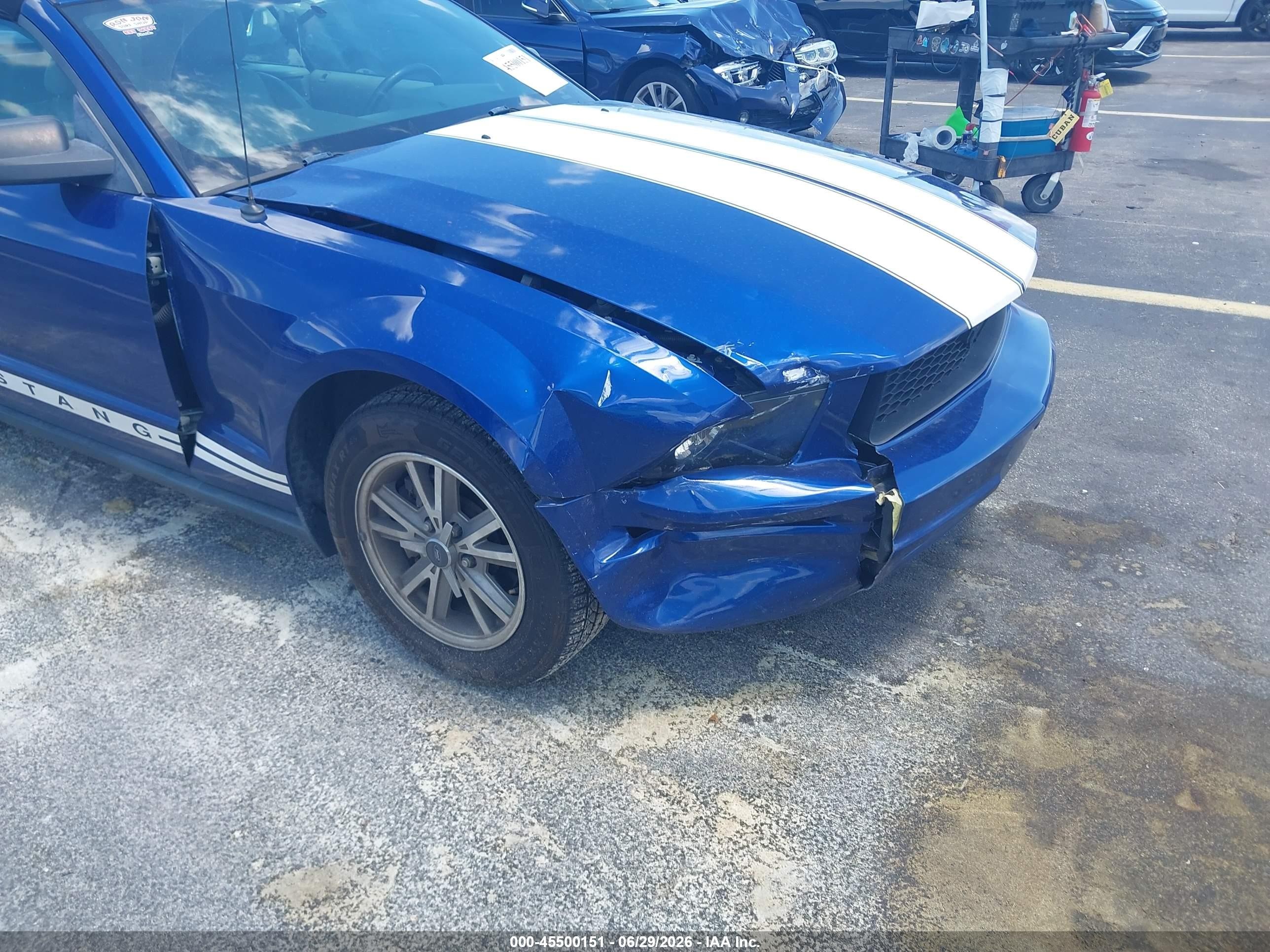 2005 Ford Mustang   Blue vin: 1ZVFT84N955199241