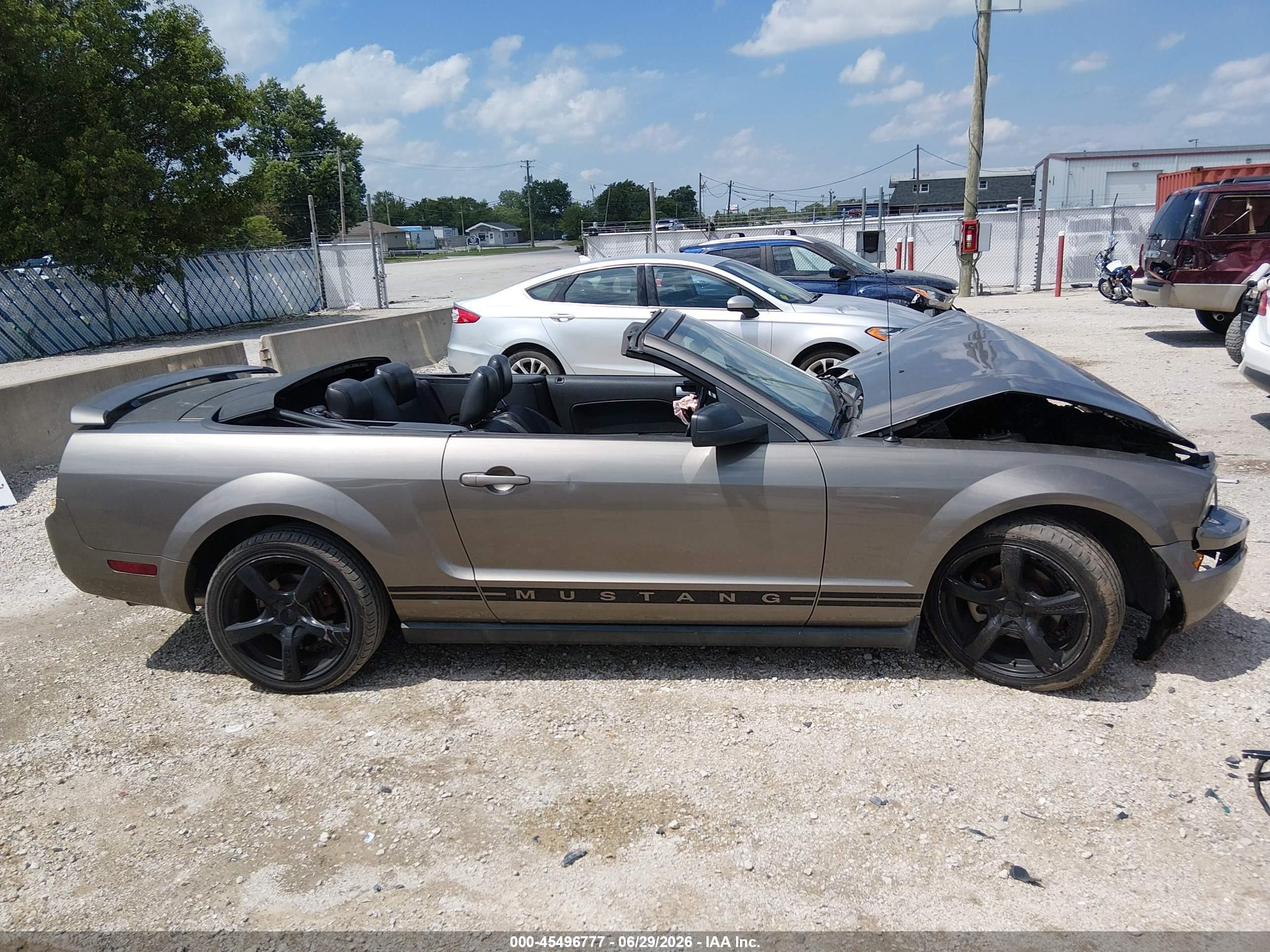 2005 Ford Mustang   Gray vin: 1ZVFT84N955232299
