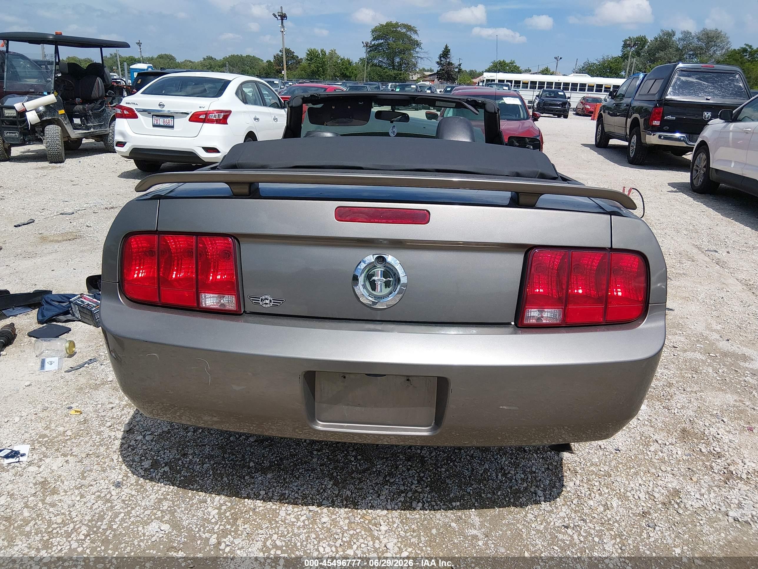 2005 Ford Mustang   Gray vin: 1ZVFT84N955232299
