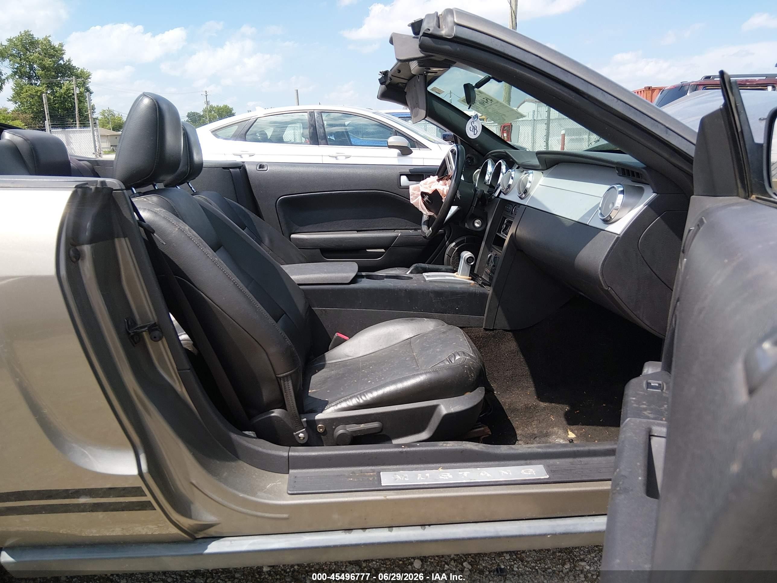 2005 Ford Mustang   Gray vin: 1ZVFT84N955232299