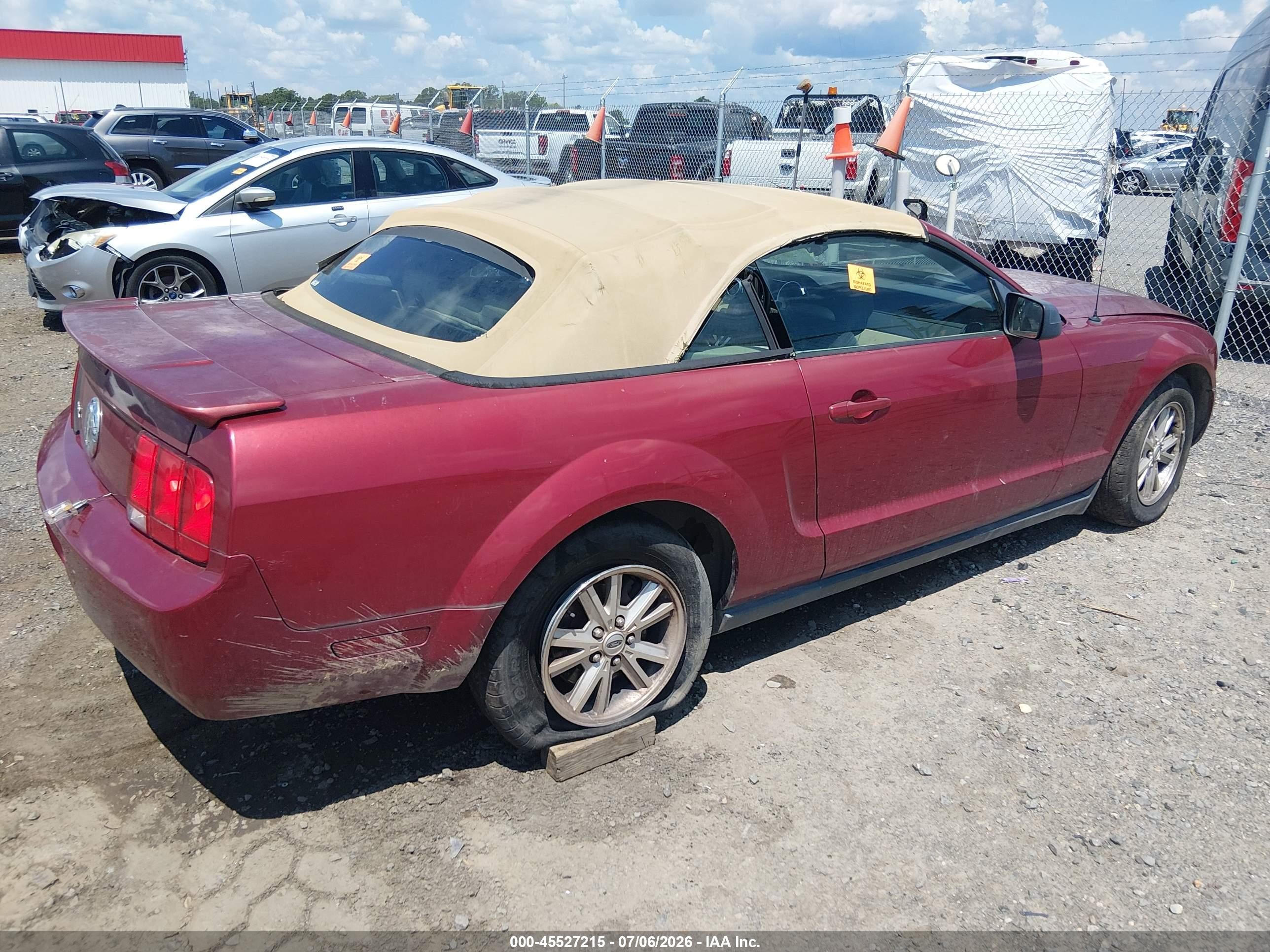 2007 Ford Mustang V6 Deluxe/v6 Premium Red vin: 1ZVFT84N975262115