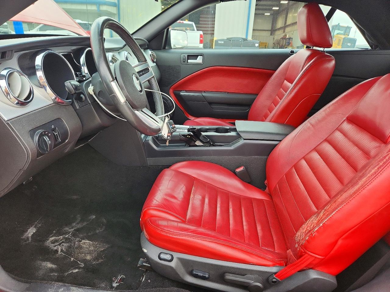 2005 Ford Mustang Красный vin: 1ZVFT84NX55260001
