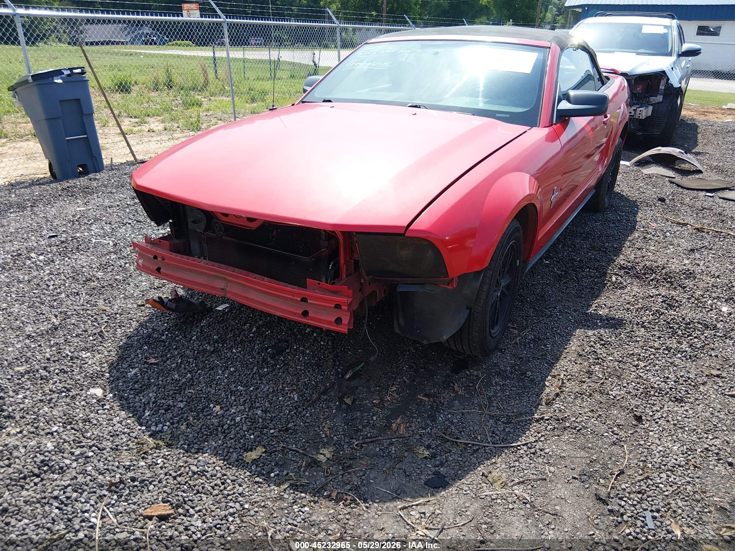 2006 Ford Mustang V6 Red vin: 1ZVFT84NX65138675
