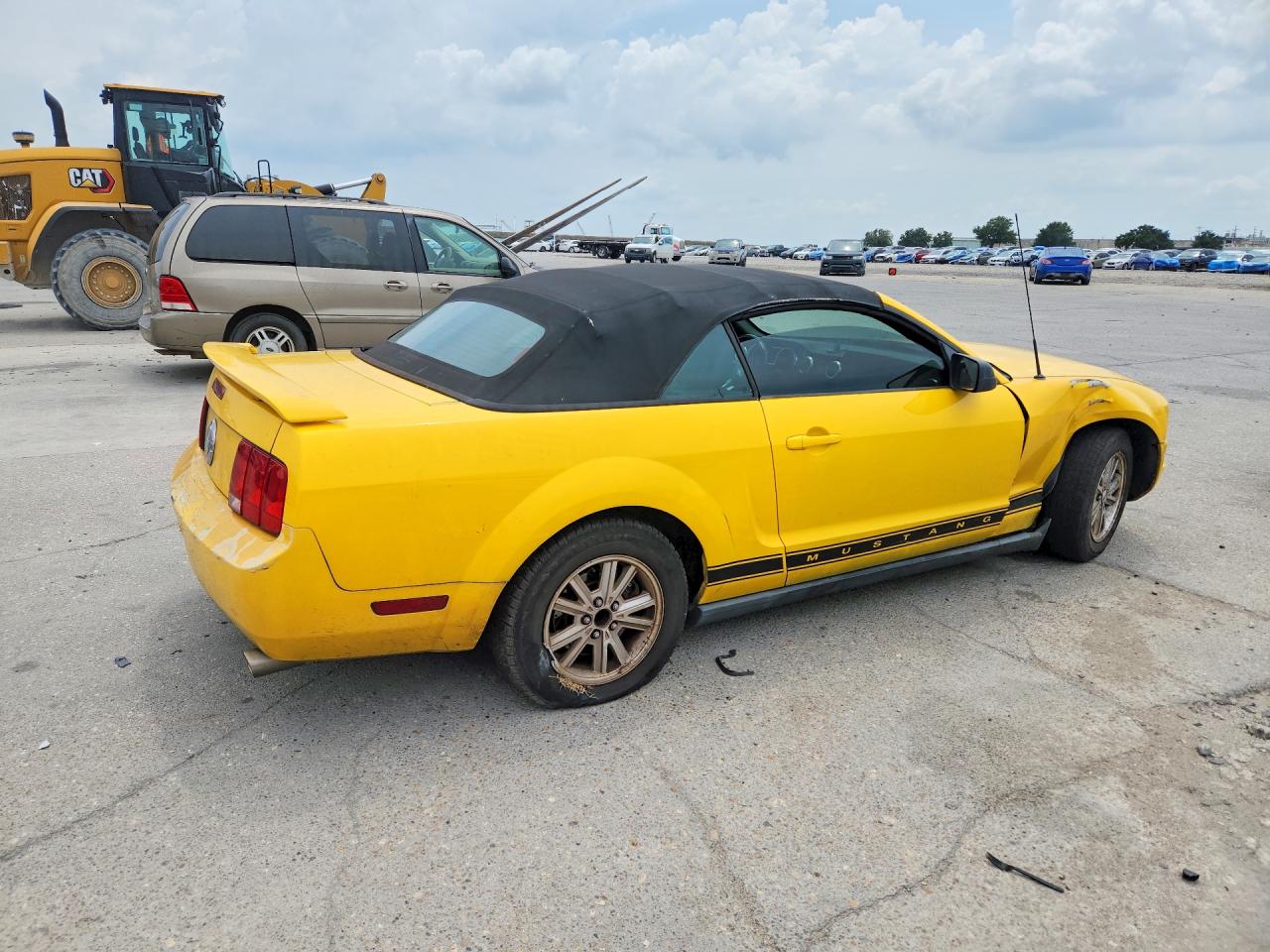 2006 Ford Mustang Yellow vin: 1ZVFT84NX65206117