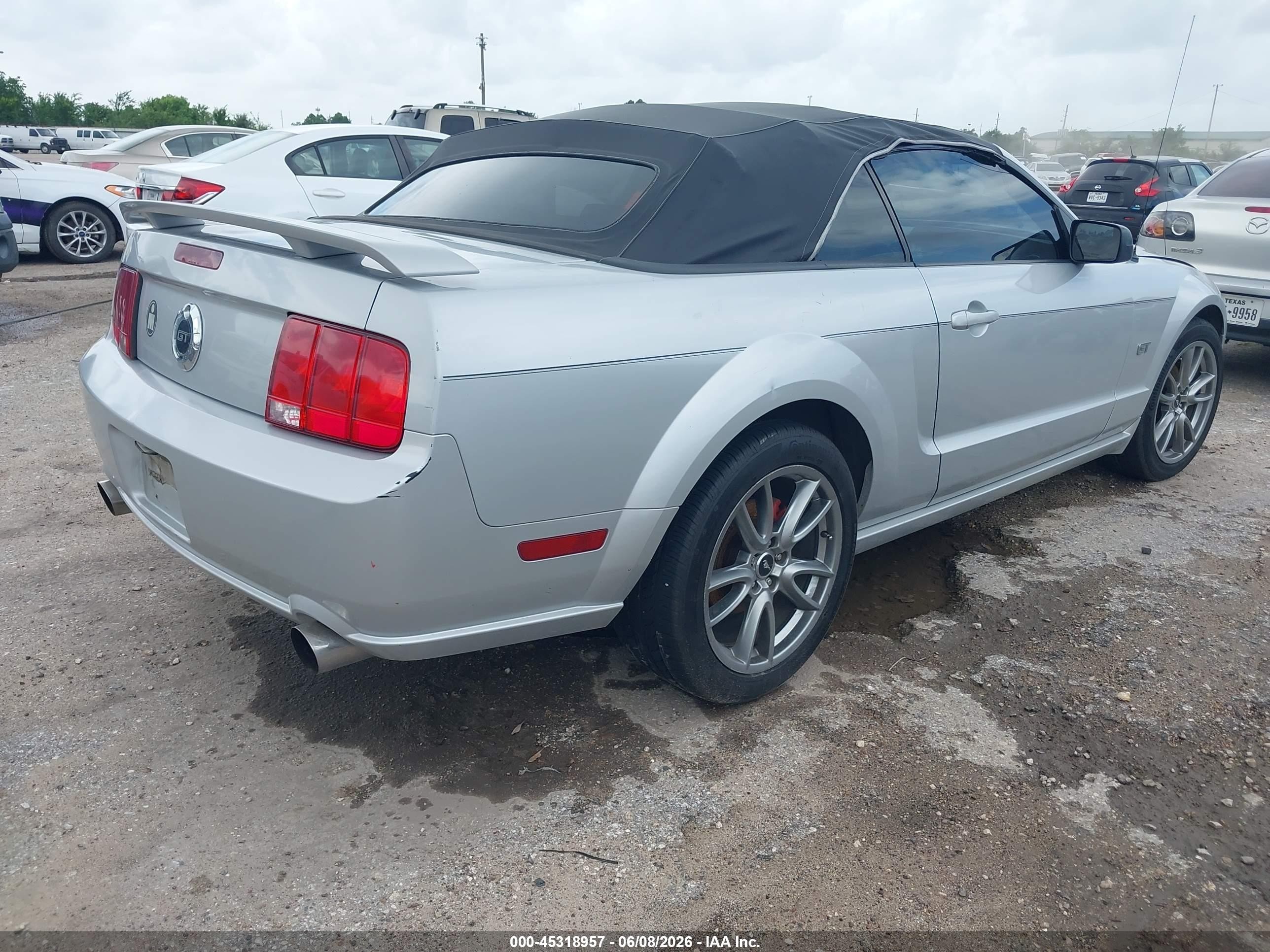 2006 Ford Mustang Gt Серебряный vin: 1ZVFT85H165163554