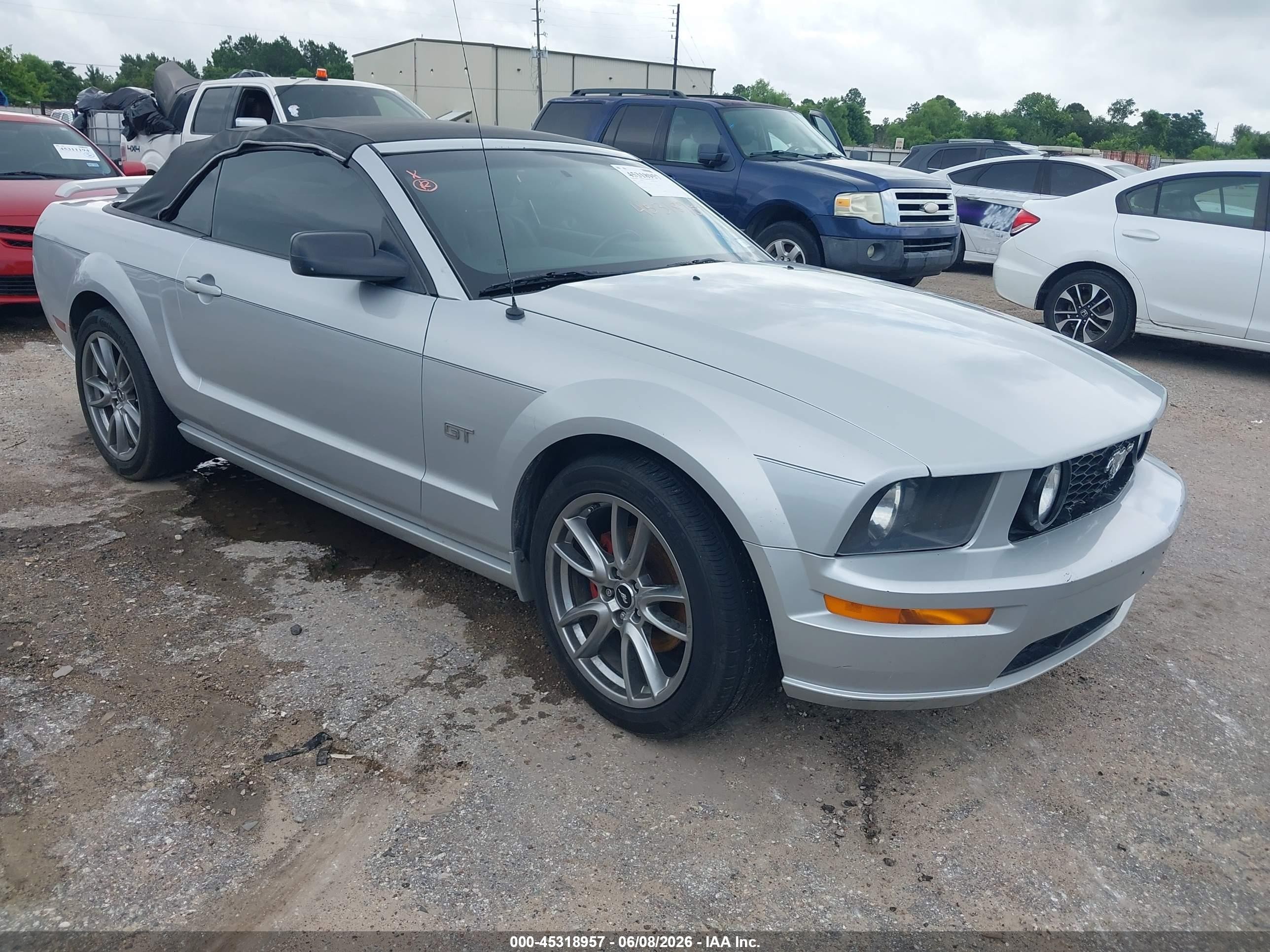 2006 Ford Mustang Gt Серебряный vin: 1ZVFT85H165163554