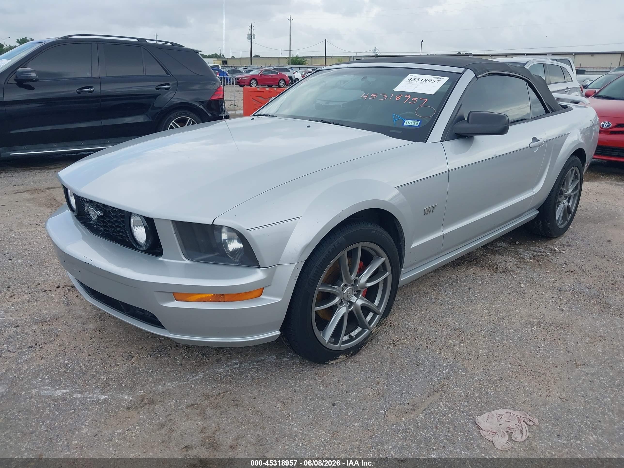 2006 Ford Mustang Gt Серебряный vin: 1ZVFT85H165163554