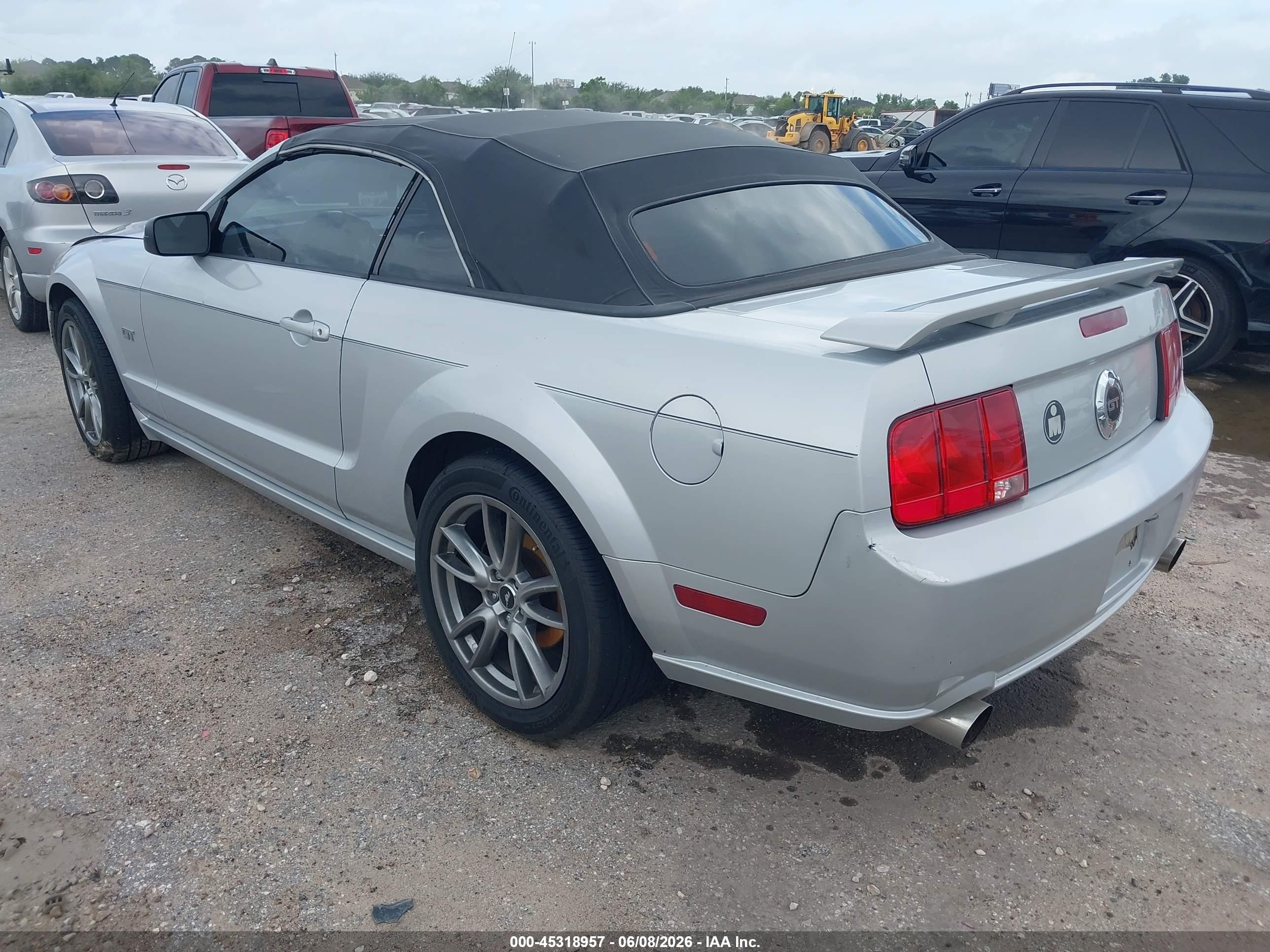 2006 Ford Mustang Gt Серебряный vin: 1ZVFT85H165163554