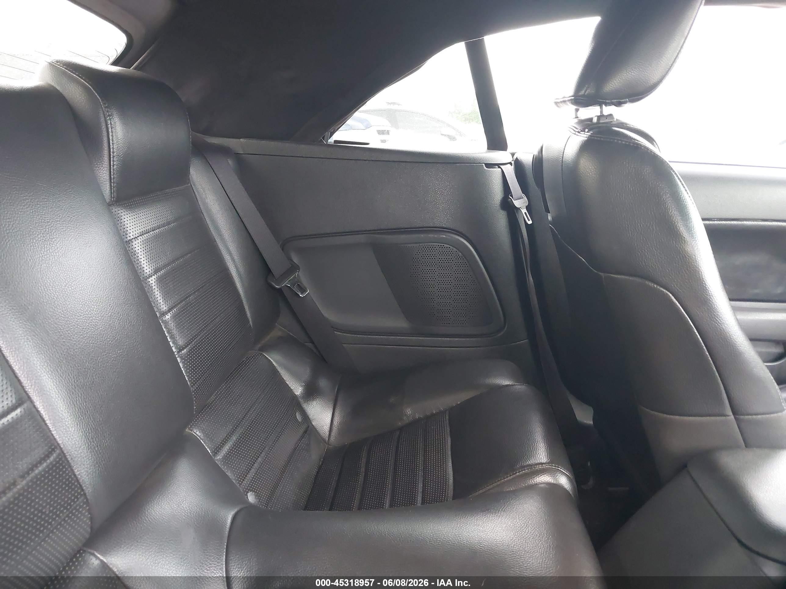 2006 Ford Mustang Gt Серебряный vin: 1ZVFT85H165163554
