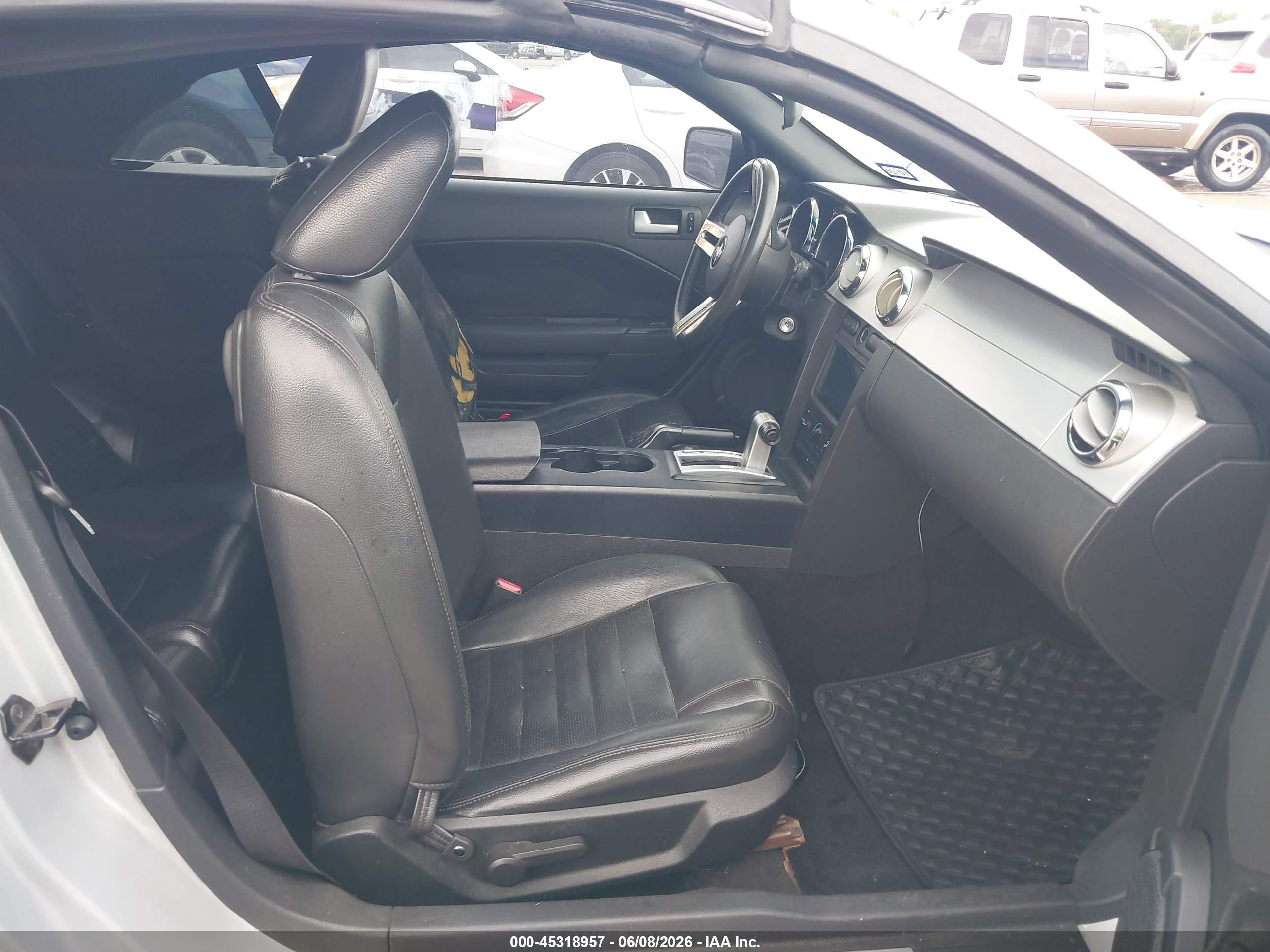 2006 Ford Mustang Gt Серебряный vin: 1ZVFT85H165163554