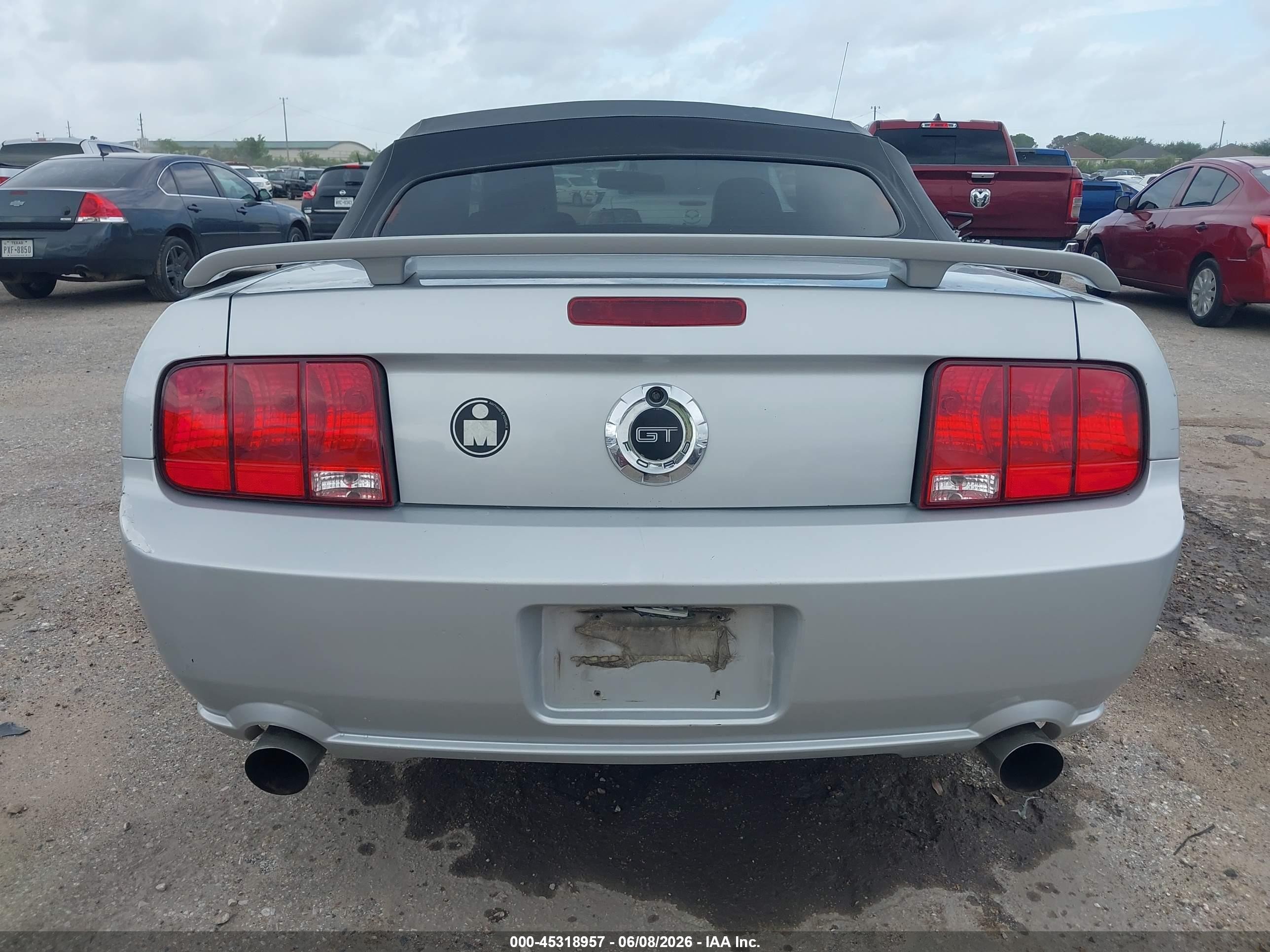 2006 Ford Mustang Gt Серебряный vin: 1ZVFT85H165163554