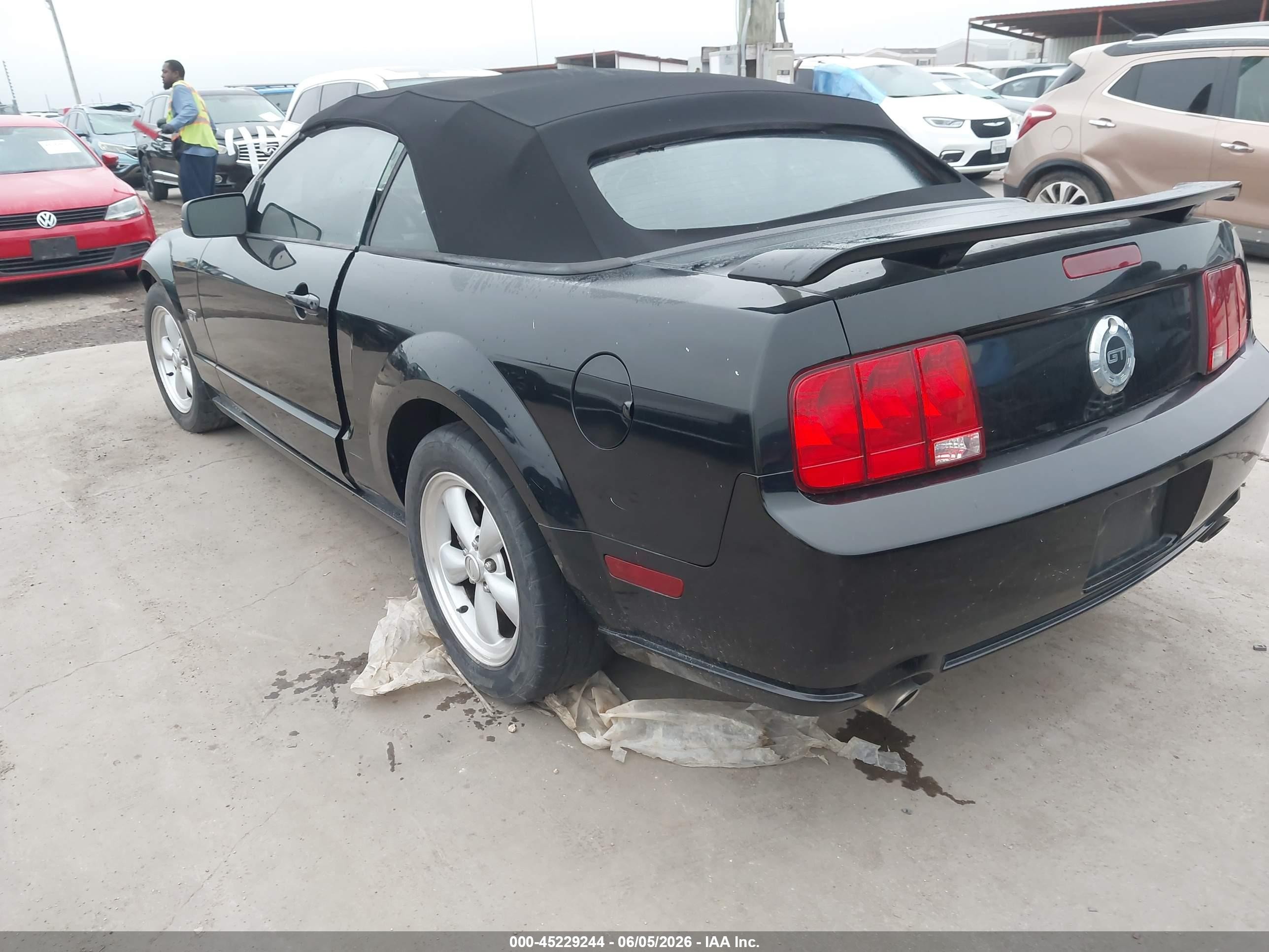 2007 Ford Mustang Gt Deluxe/gt Premium Black vin: 1ZVFT85H575305762