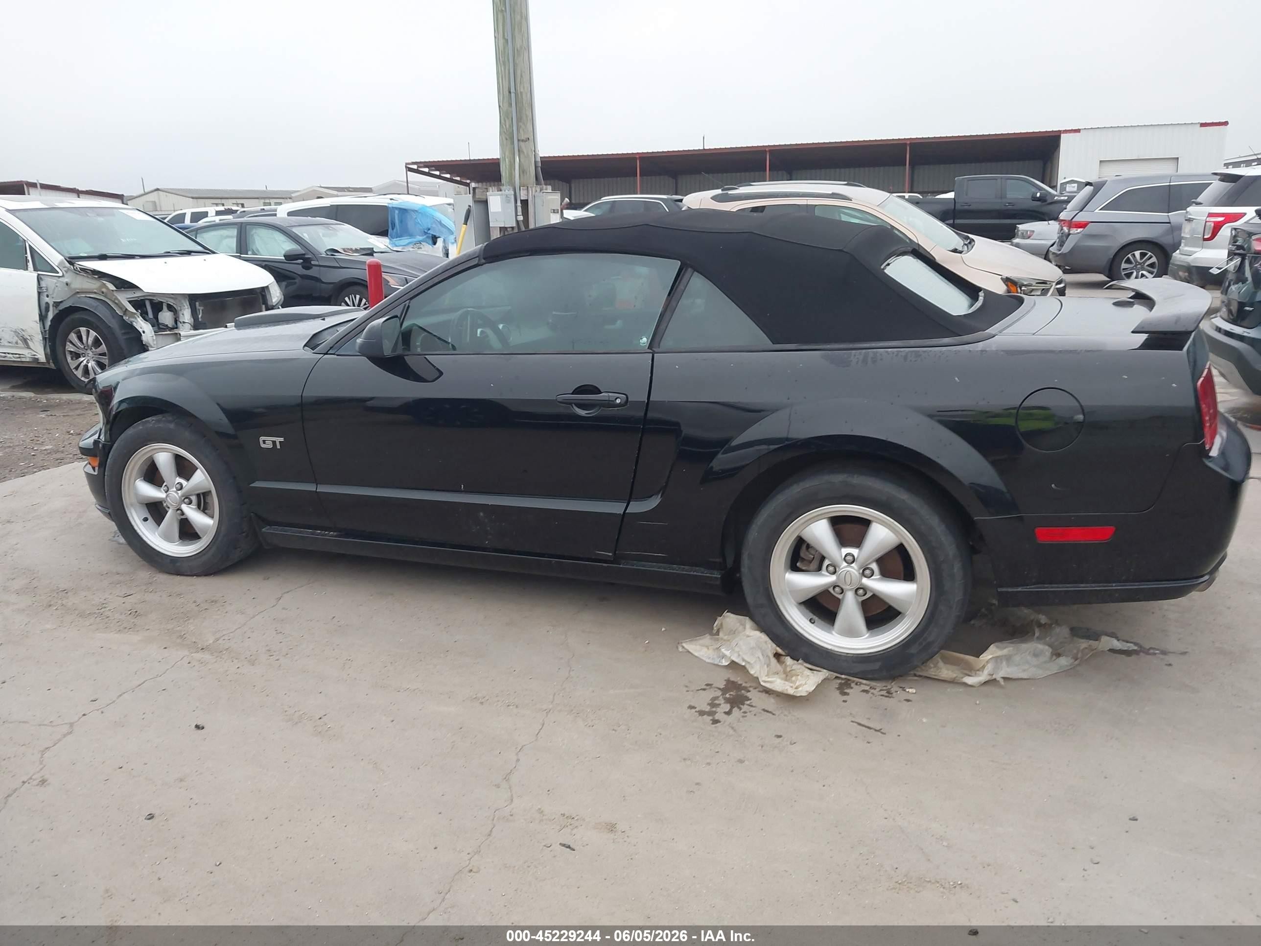 2007 Ford Mustang Gt Deluxe/gt Premium Black vin: 1ZVFT85H575305762
