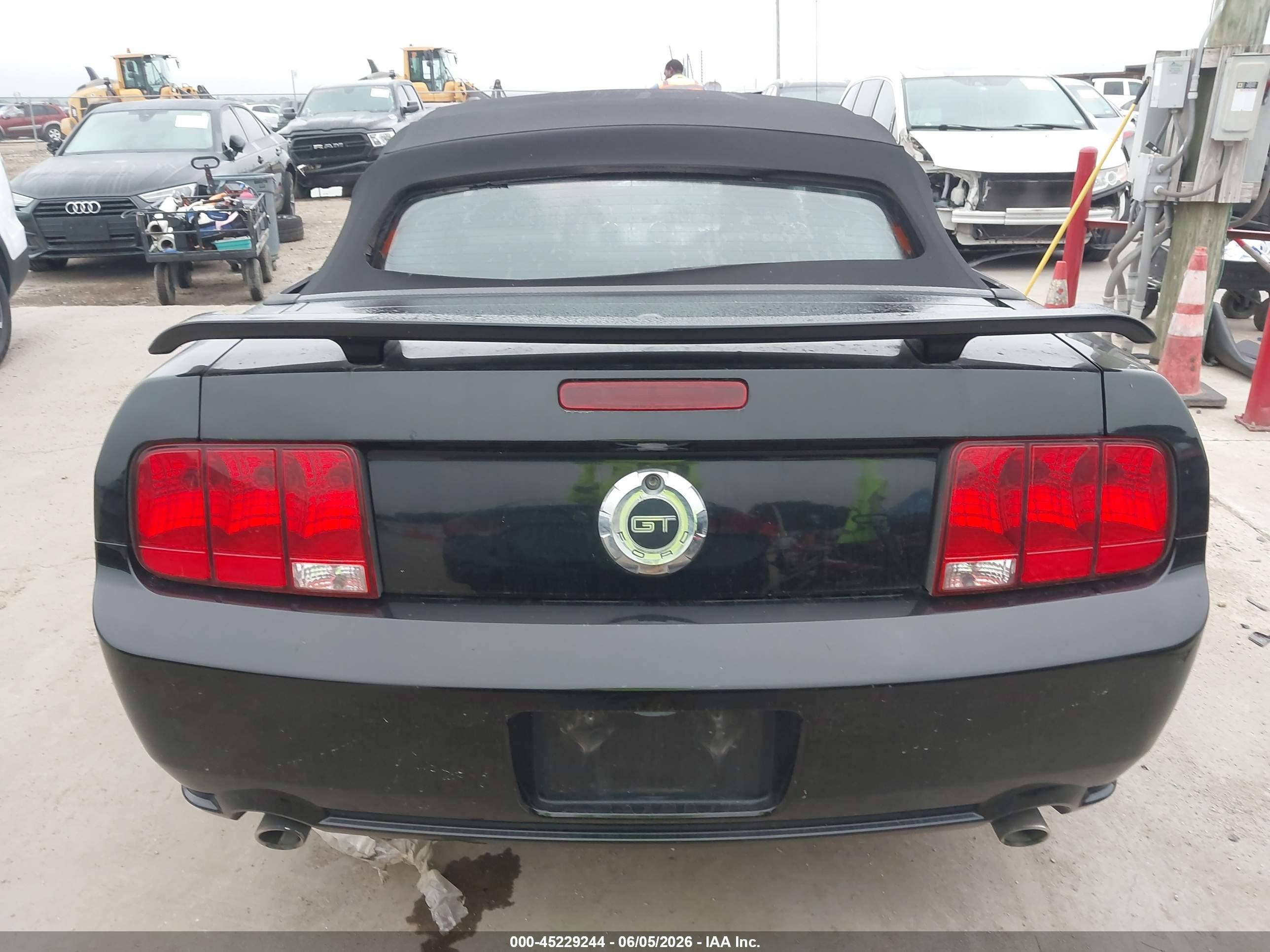 2007 Ford Mustang Gt Deluxe/gt Premium Black vin: 1ZVFT85H575305762