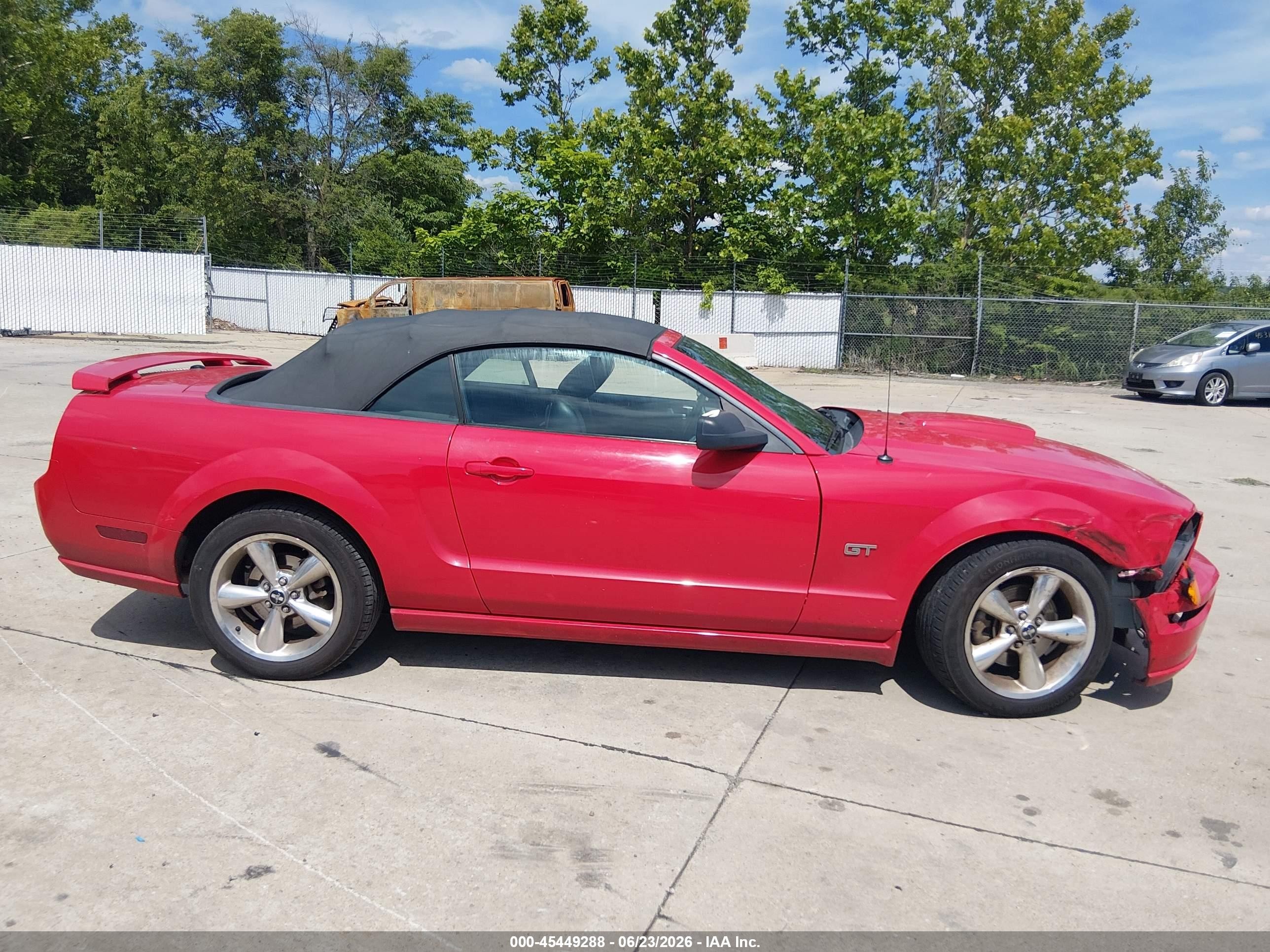 2007 Ford Mustang Gt Deluxe/gt Premium Красный vin: 1ZVFT85H875304718