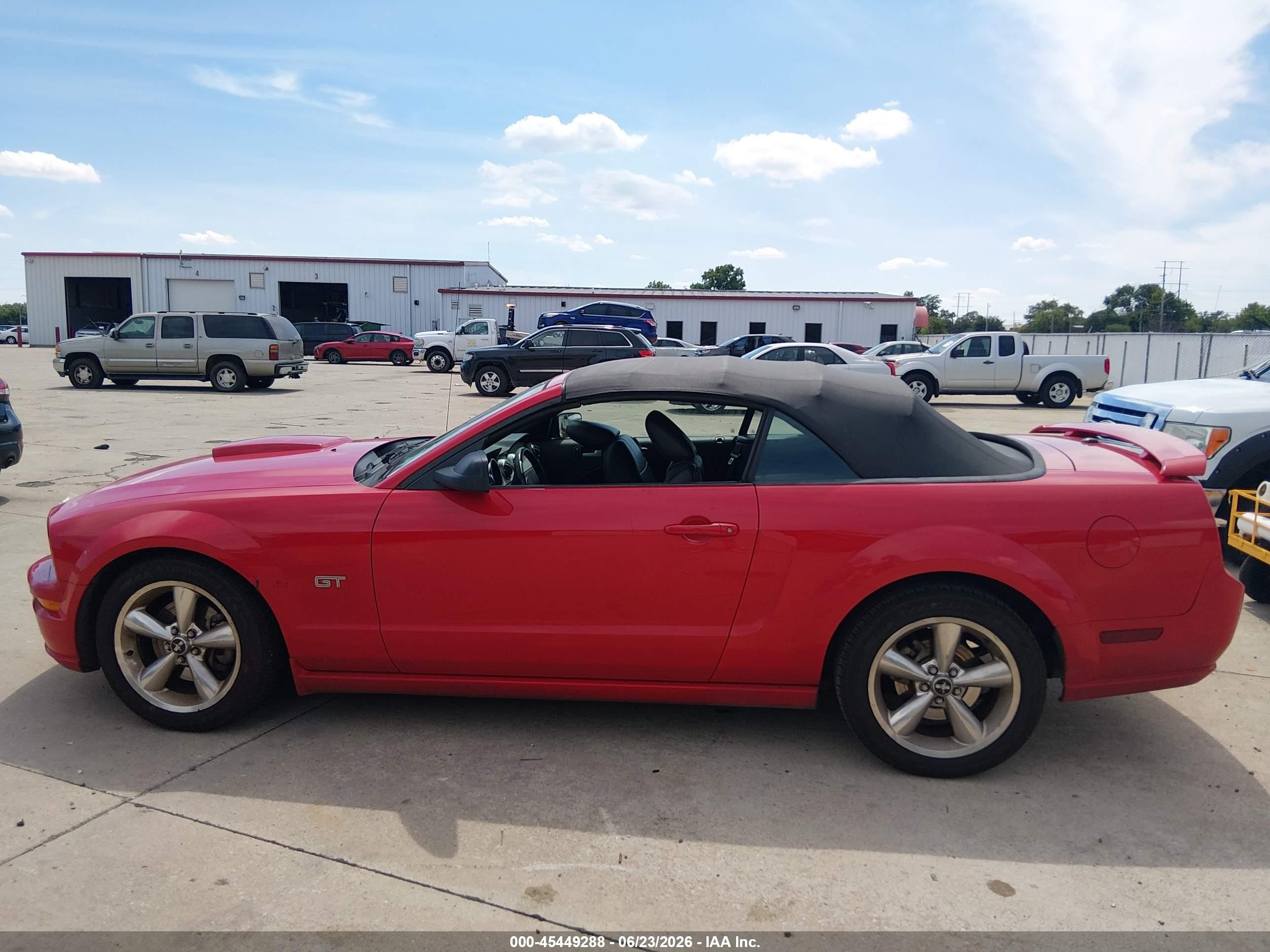 2007 Ford Mustang Gt Deluxe/gt Premium Красный vin: 1ZVFT85H875304718