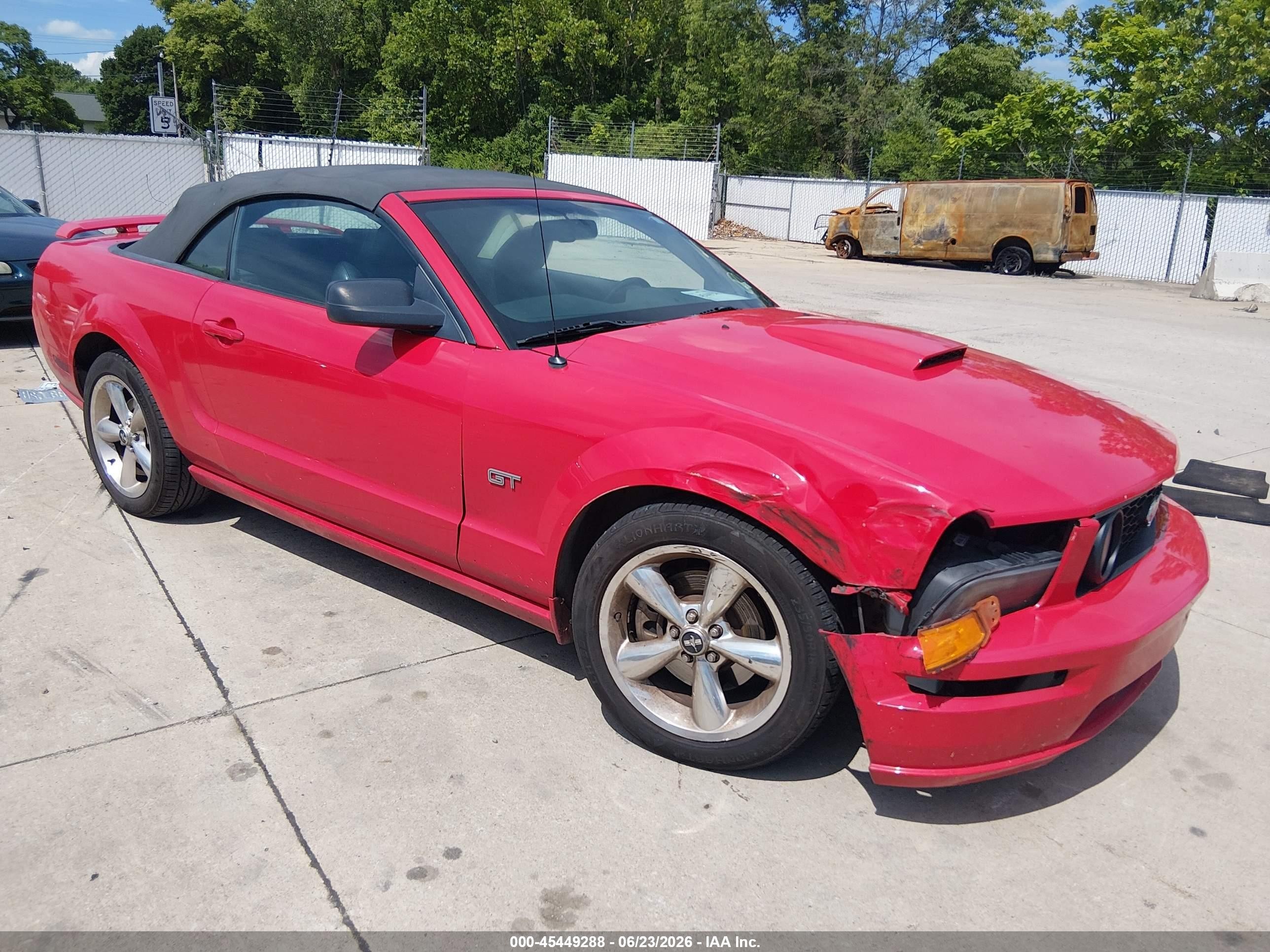 2007 Ford Mustang Gt Deluxe/gt Premium Красный vin: 1ZVFT85H875304718