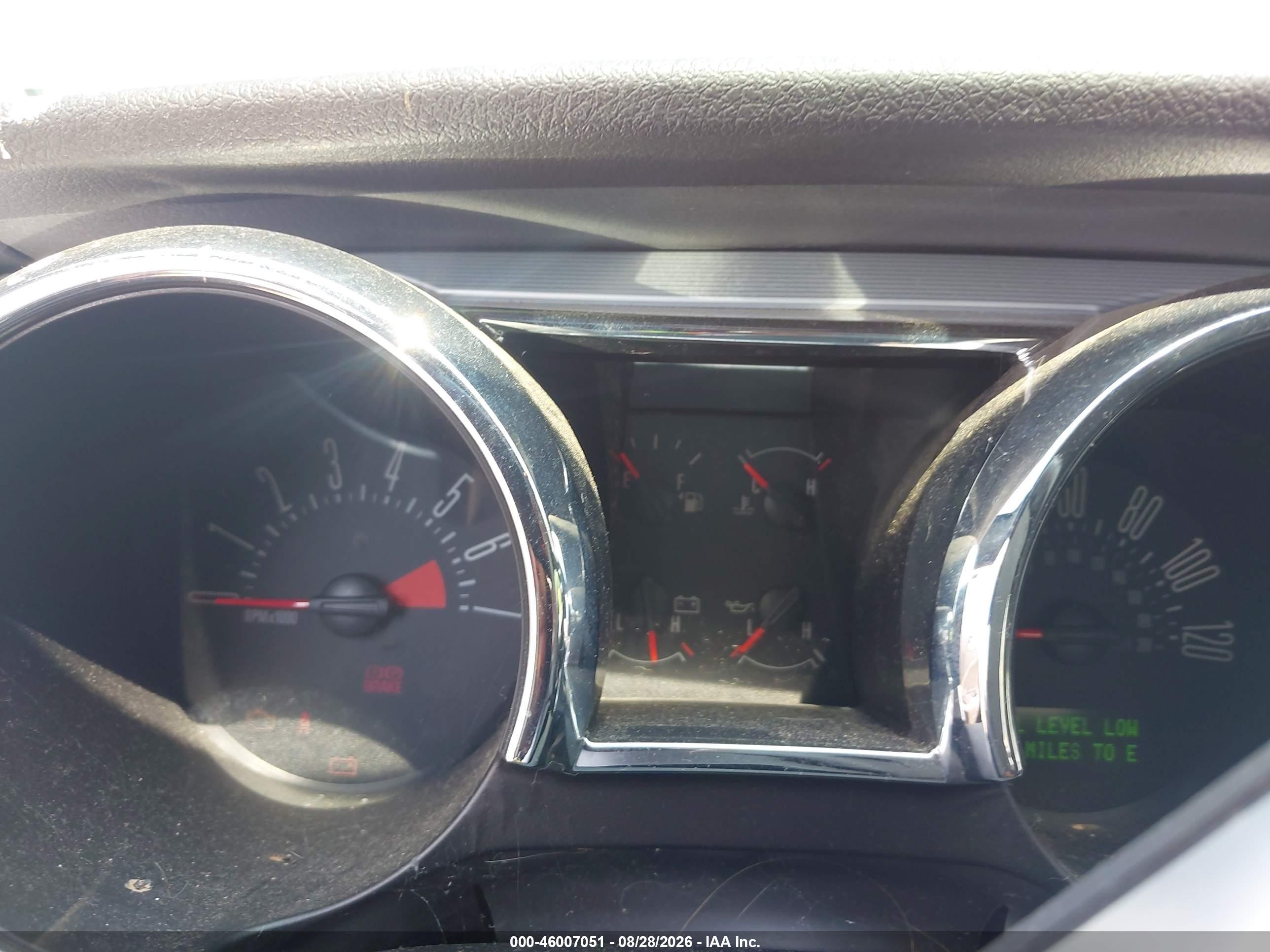 2006 Ford Mustang V6 Red vin: 1ZVHT80N065160120