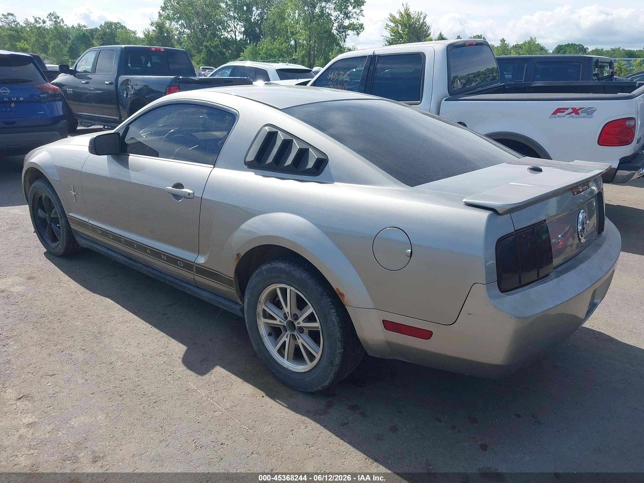 2008 Ford Mustang V6 Deluxe/v6 Premium Silver vin: 1ZVHT80N085106061