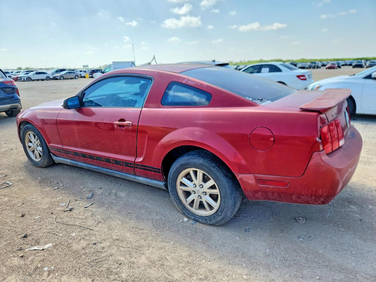 2008 Ford Mustang Red vin: 1ZVHT80N085111843