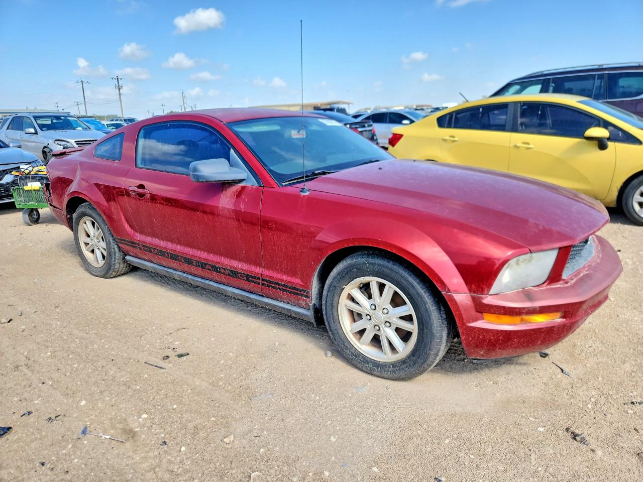 2008 Ford Mustang Red vin: 1ZVHT80N085111843