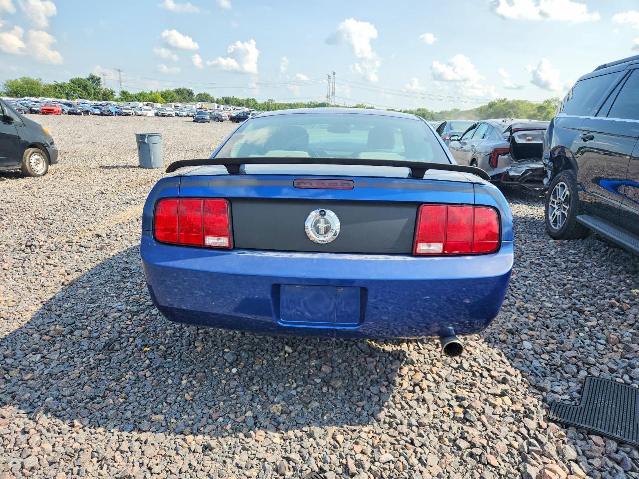 2008 Ford Mustang Blue vin: 1ZVHT80N085137438
