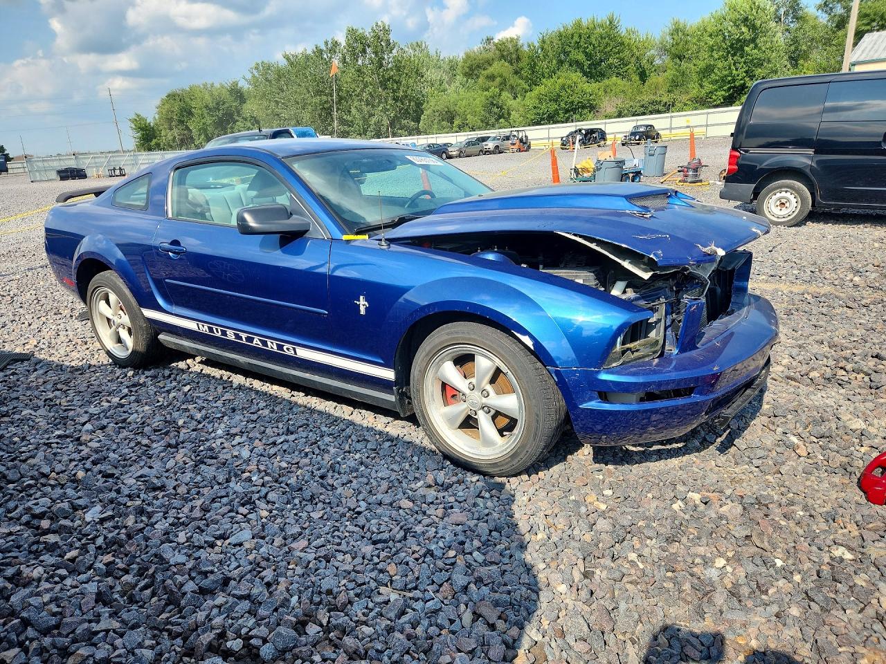 2008 Ford Mustang Blue vin: 1ZVHT80N085137438