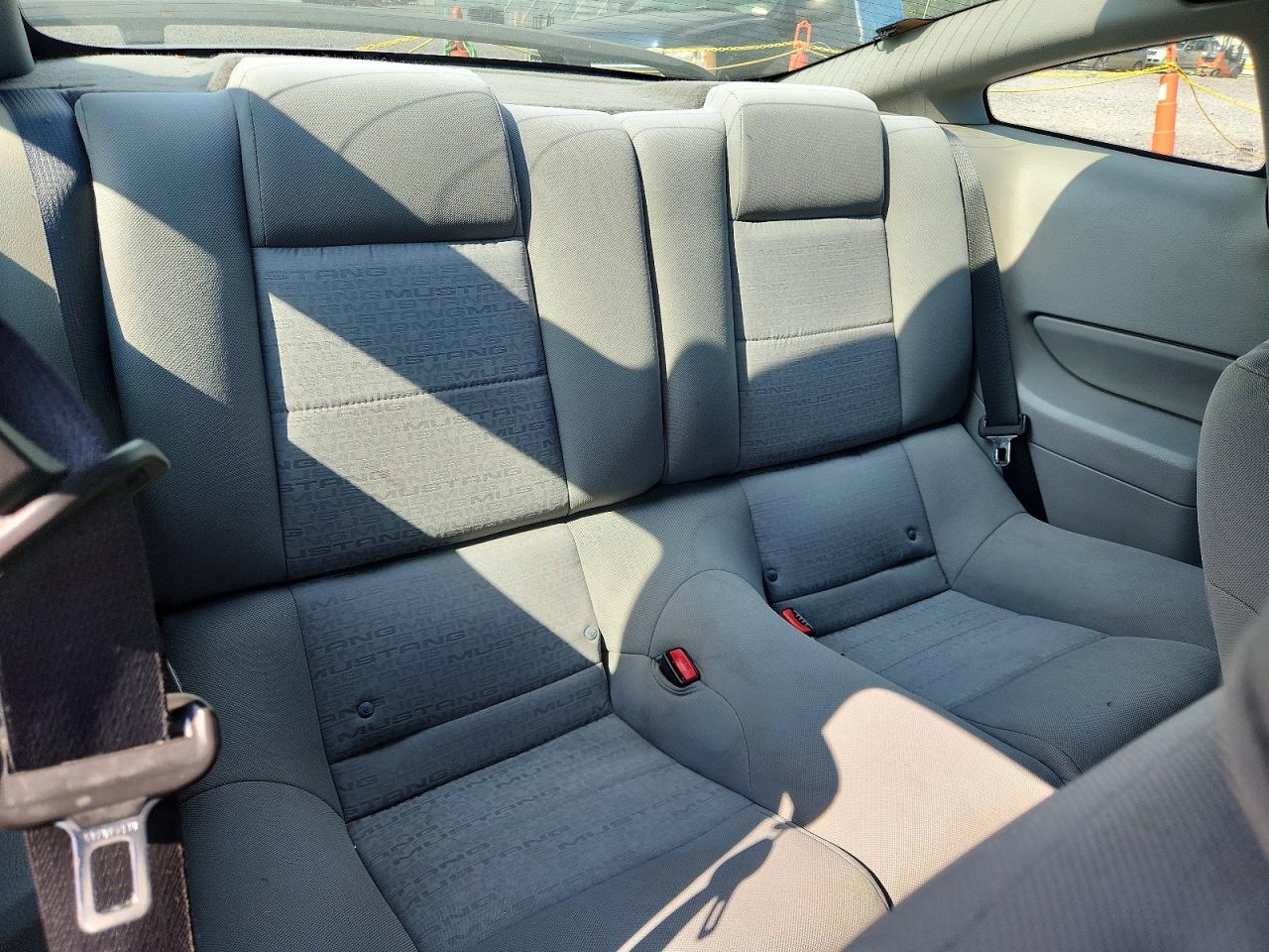 2008 Ford Mustang Blue vin: 1ZVHT80N085137438