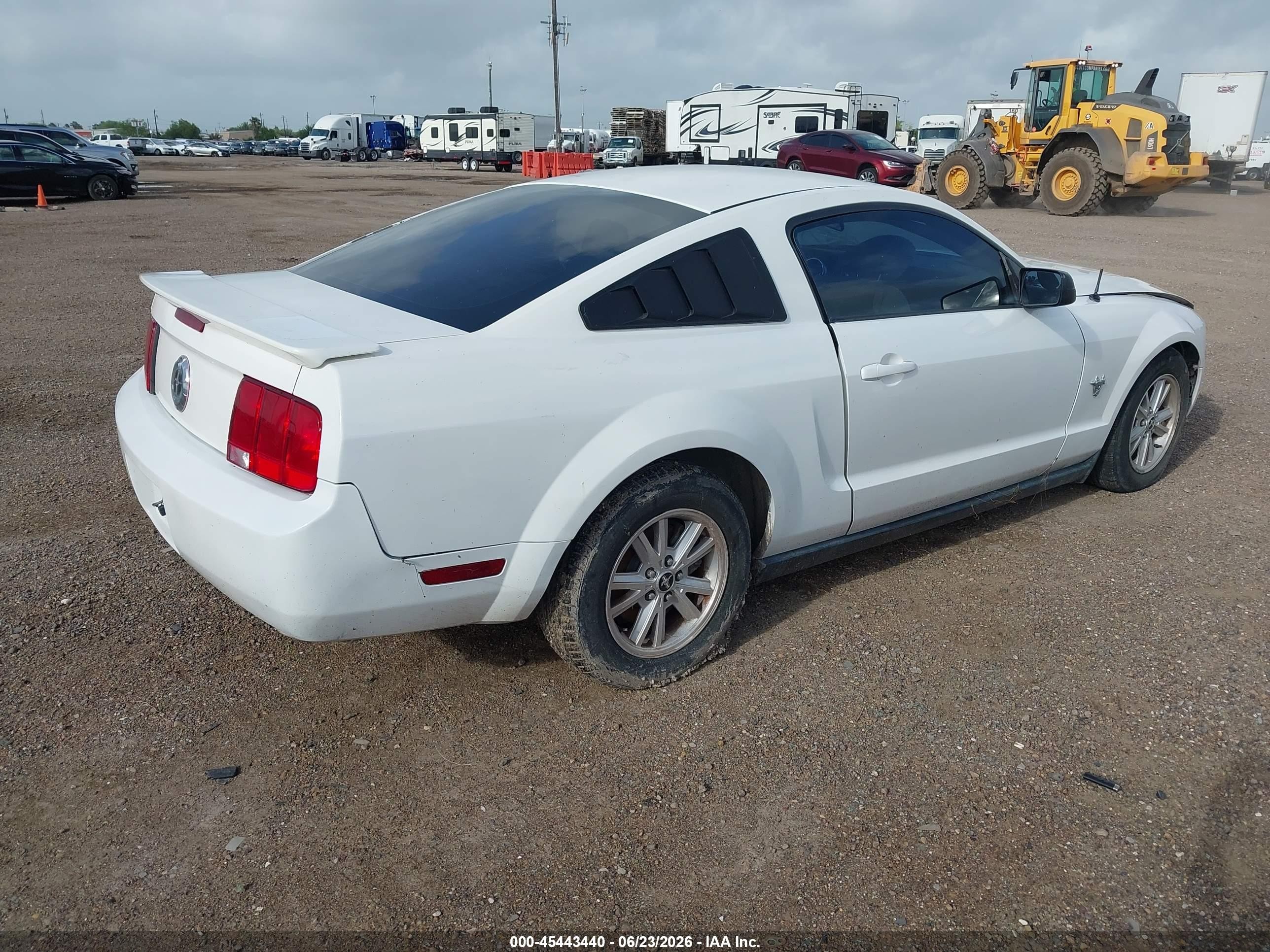 2009 Ford Mustang V6/v6 Premium White vin: 1ZVHT80N095114727