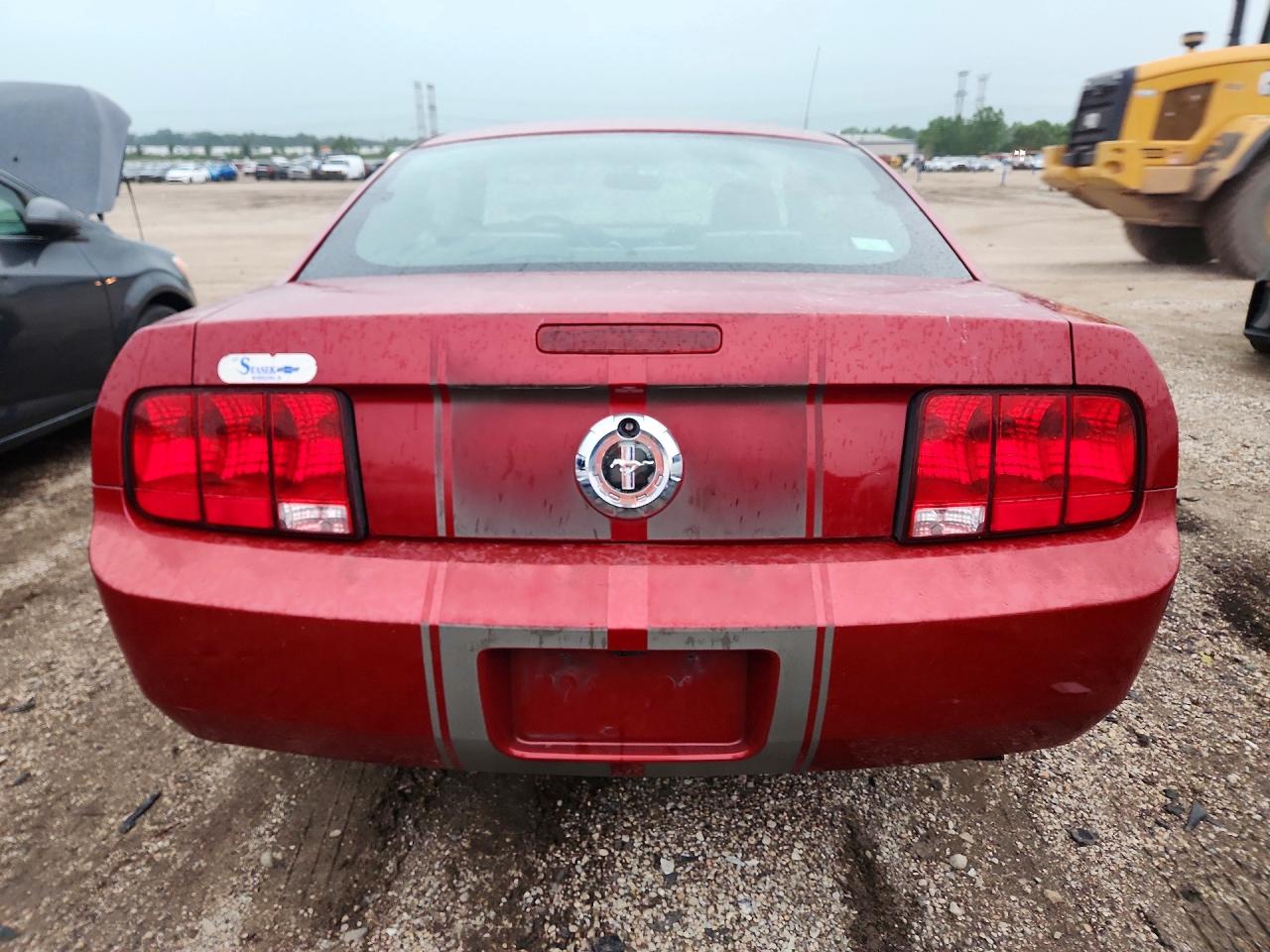 2009 Ford Mustang Красный vin: 1ZVHT80N095119796