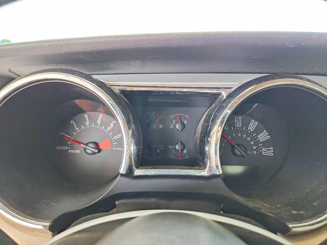 2009 Ford Mustang Red vin: 1ZVHT80N095121855