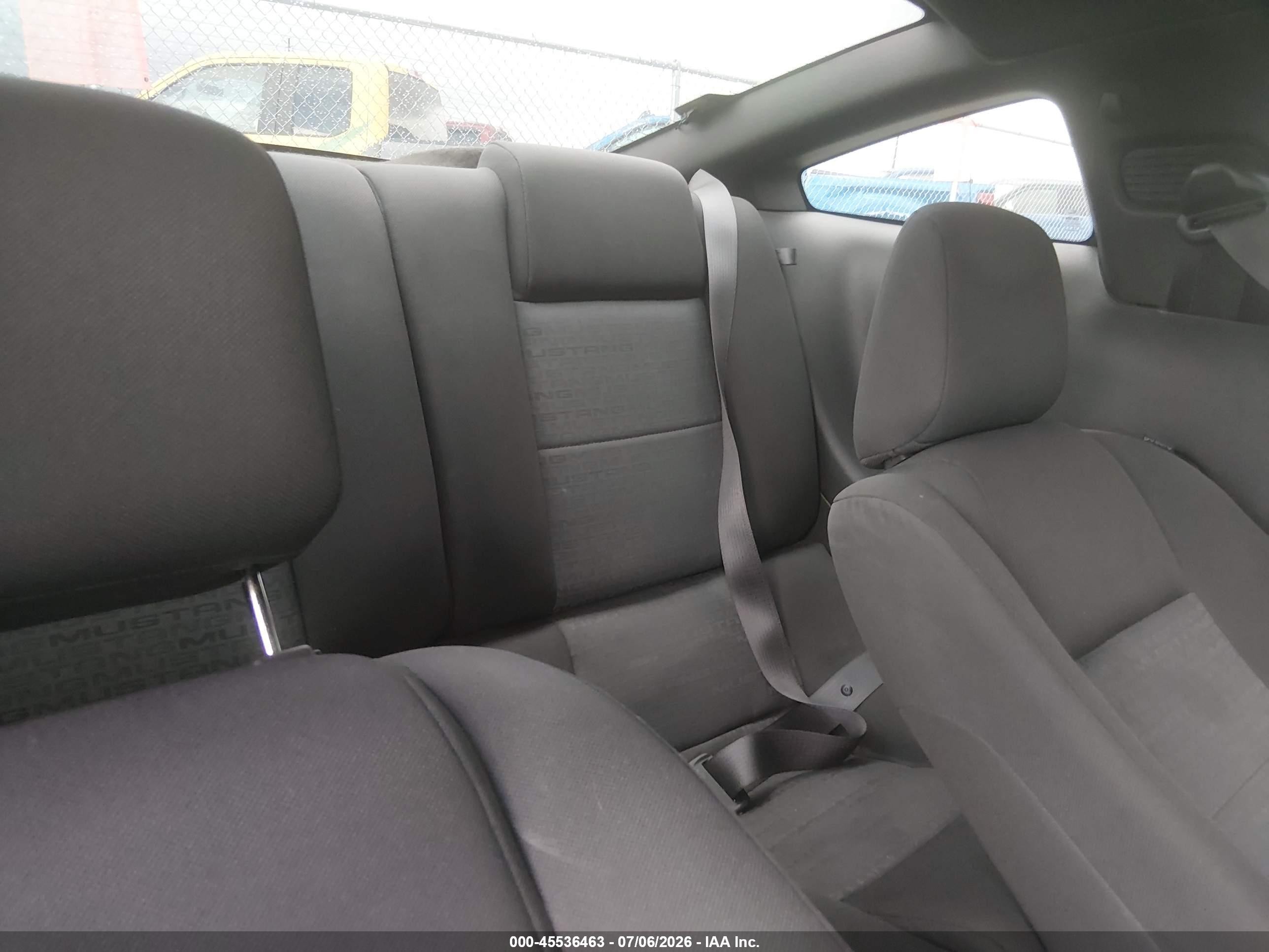 2009 Ford Mustang V6/v6 Premium White vin: 1ZVHT80N095141393