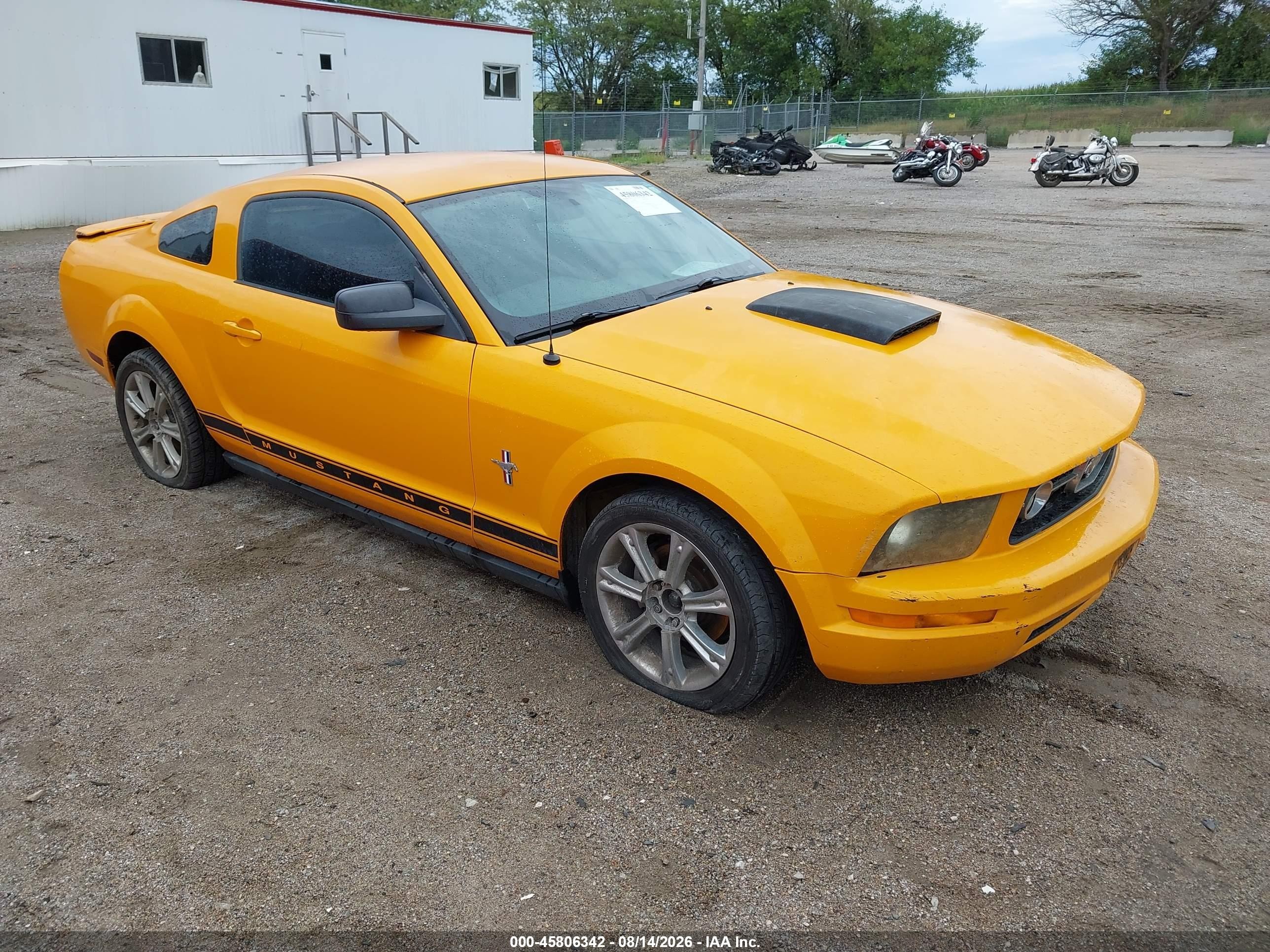 2007 Ford Mustang V6 Deluxe/v6 Premium Оранжевый vin: 1ZVHT80N175215367