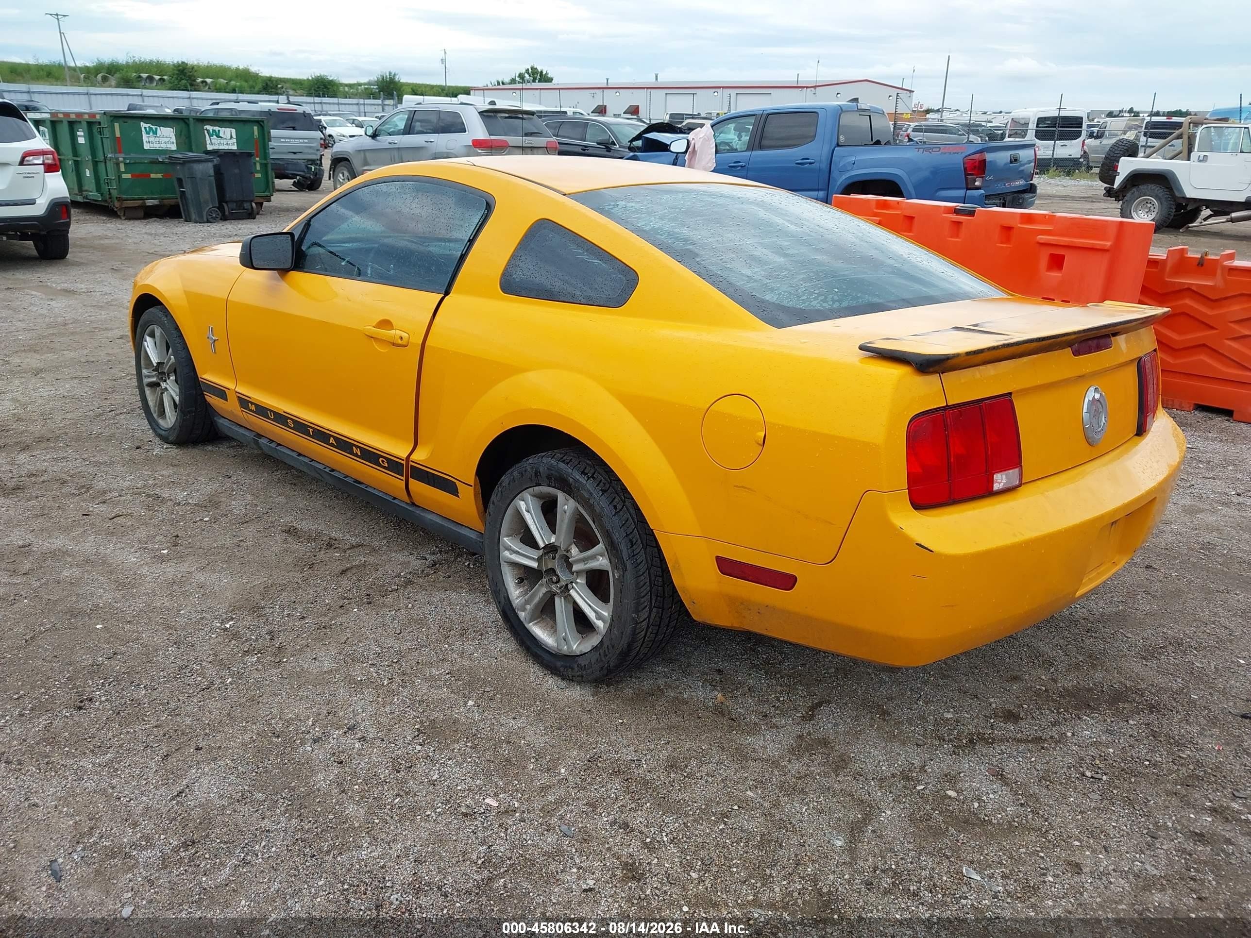 2007 Ford Mustang V6 Deluxe/v6 Premium Оранжевый vin: 1ZVHT80N175215367