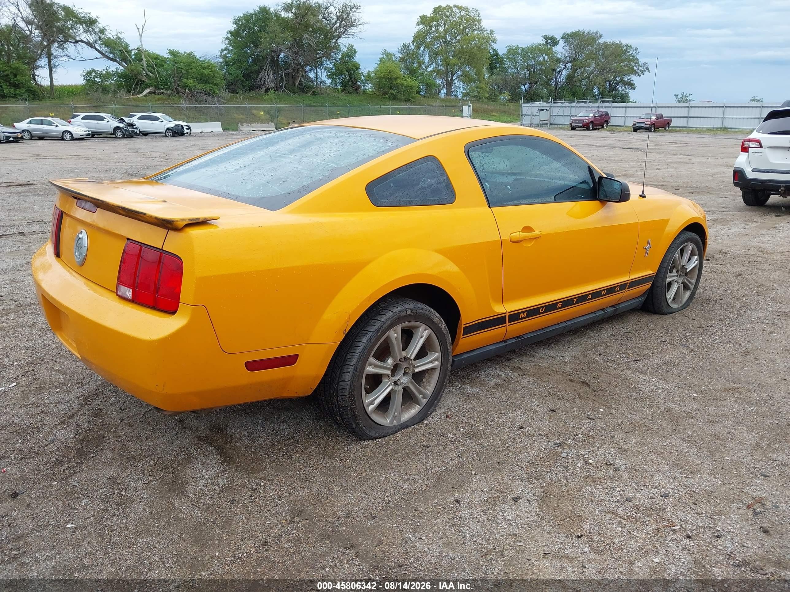 2007 Ford Mustang V6 Deluxe/v6 Premium Оранжевый vin: 1ZVHT80N175215367