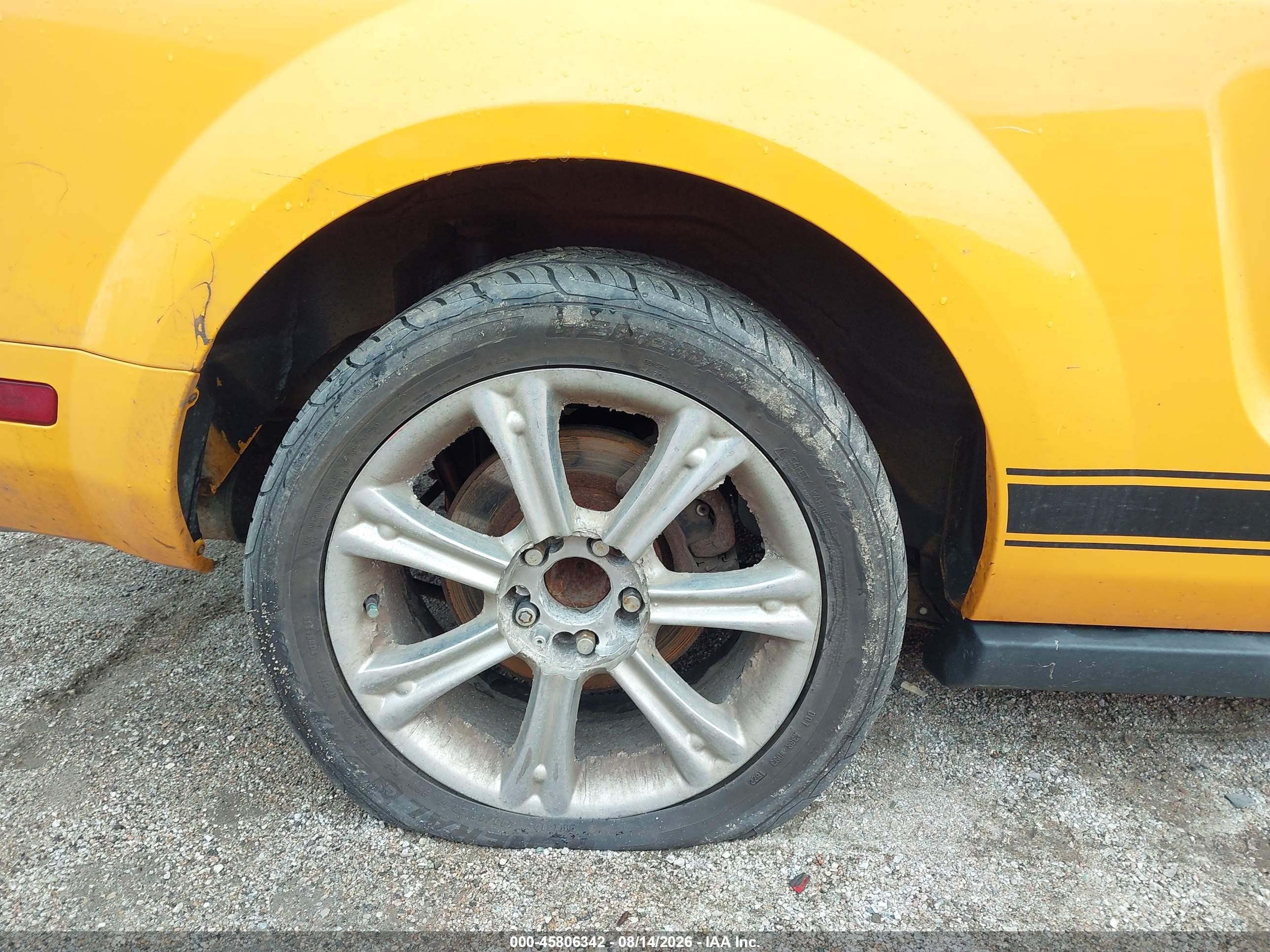 2007 Ford Mustang V6 Deluxe/v6 Premium Оранжевый vin: 1ZVHT80N175215367