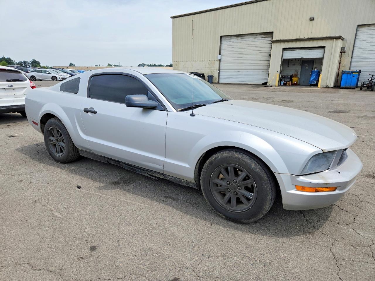 2008 Ford Mustang Silver vin: 1ZVHT80N185114735