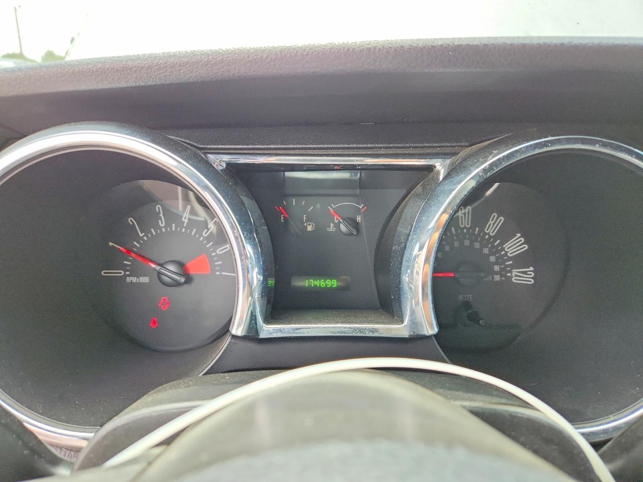 2008 Ford Mustang Silver vin: 1ZVHT80N185114735