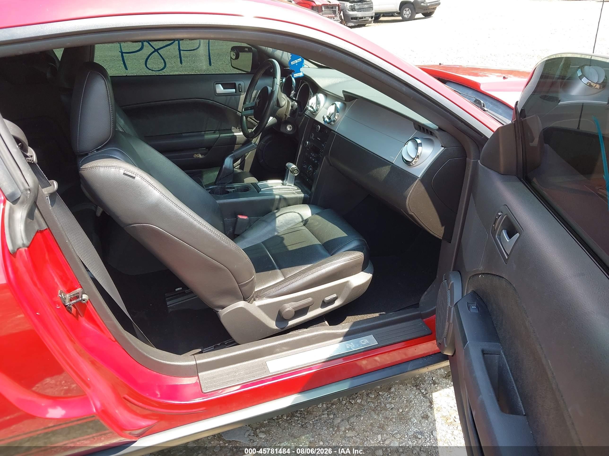 2008 Ford Mustang V6 Deluxe/v6 Premium Red vin: 1ZVHT80N185117120