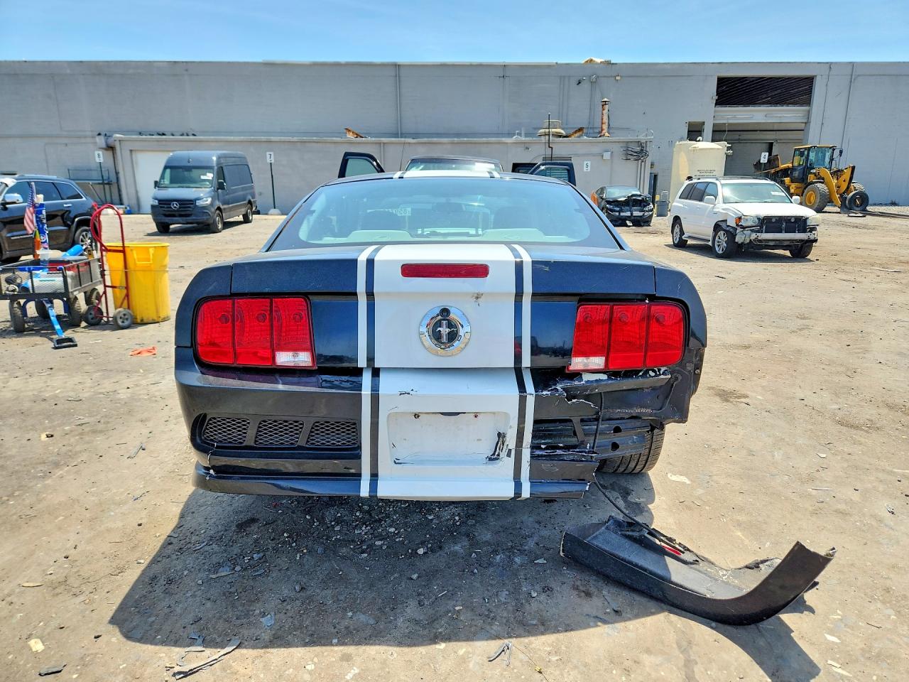 2008 Ford Mustang Черный vin: 1ZVHT80N185119787