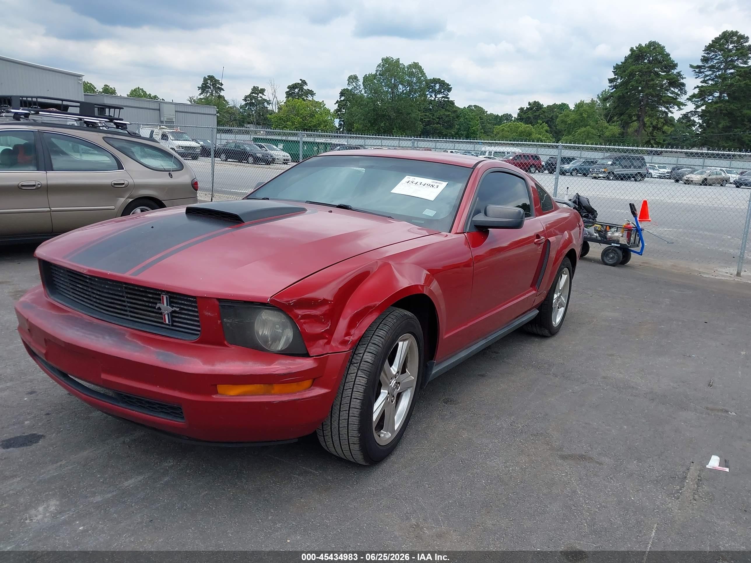 2008 Ford Mustang V6 Deluxe/v6 Premium Red vin: 1ZVHT80N185185661