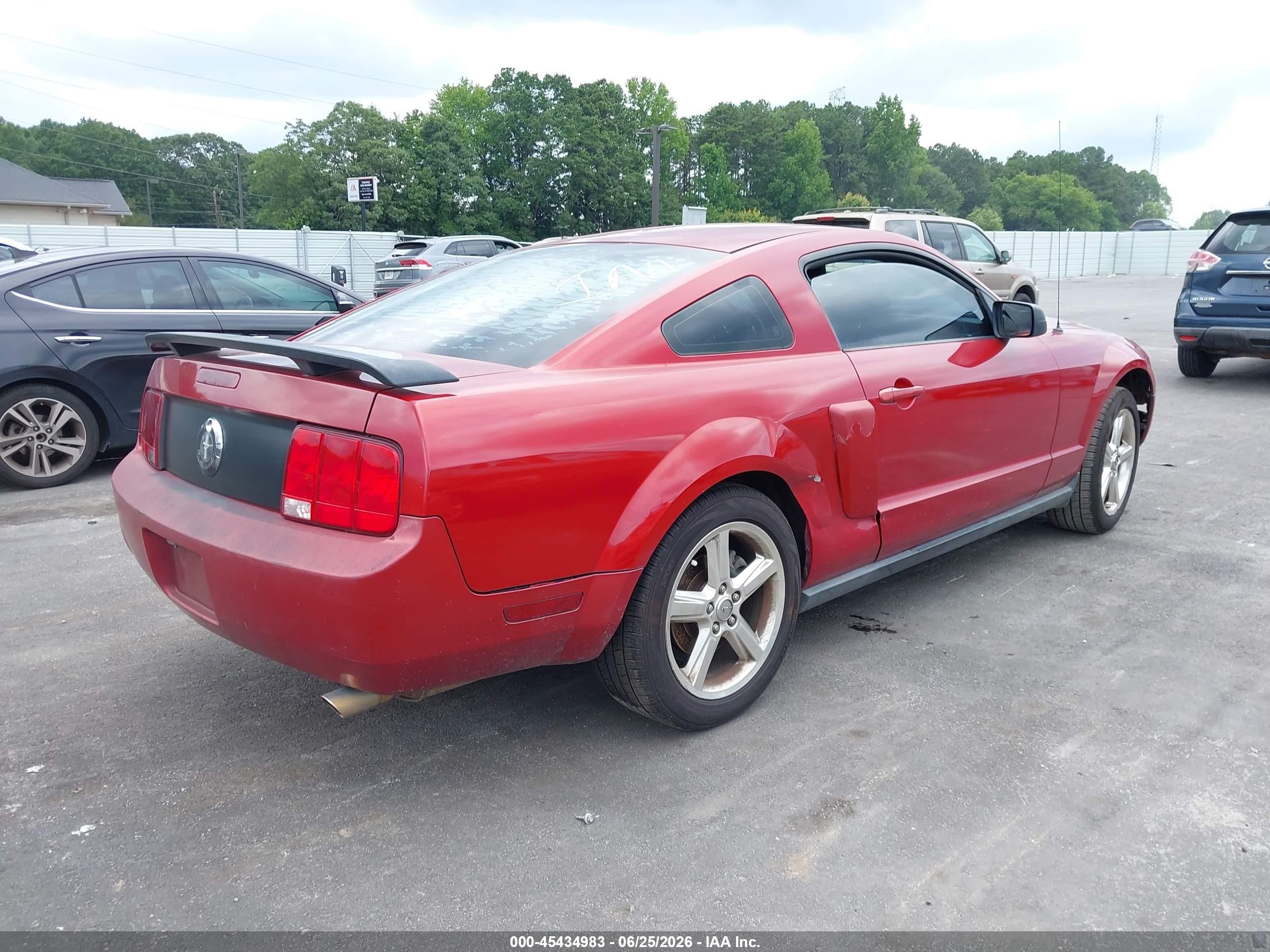 2008 Ford Mustang V6 Deluxe/v6 Premium Red vin: 1ZVHT80N185185661