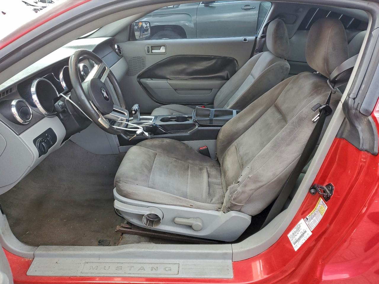 2009 Ford Mustang Red vin: 1ZVHT80N195104384