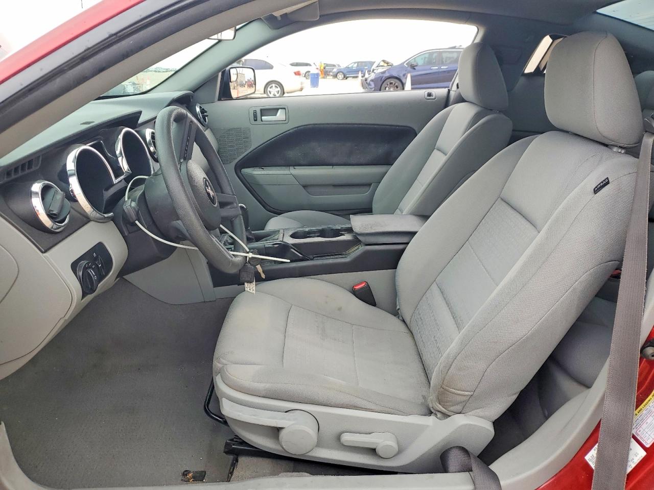 2009 Ford Mustang Red vin: 1ZVHT80N195109939