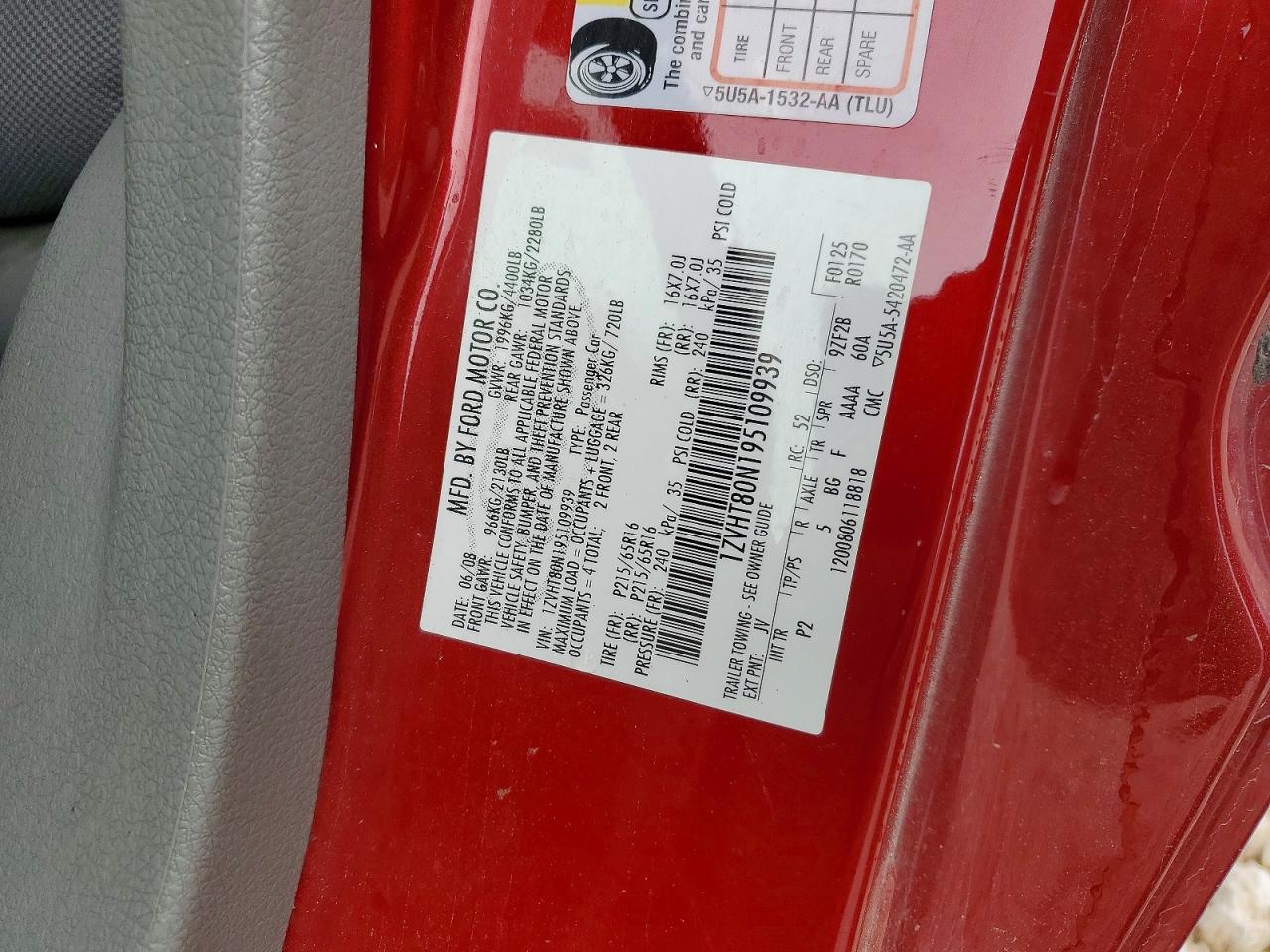 2009 Ford Mustang Red vin: 1ZVHT80N195109939