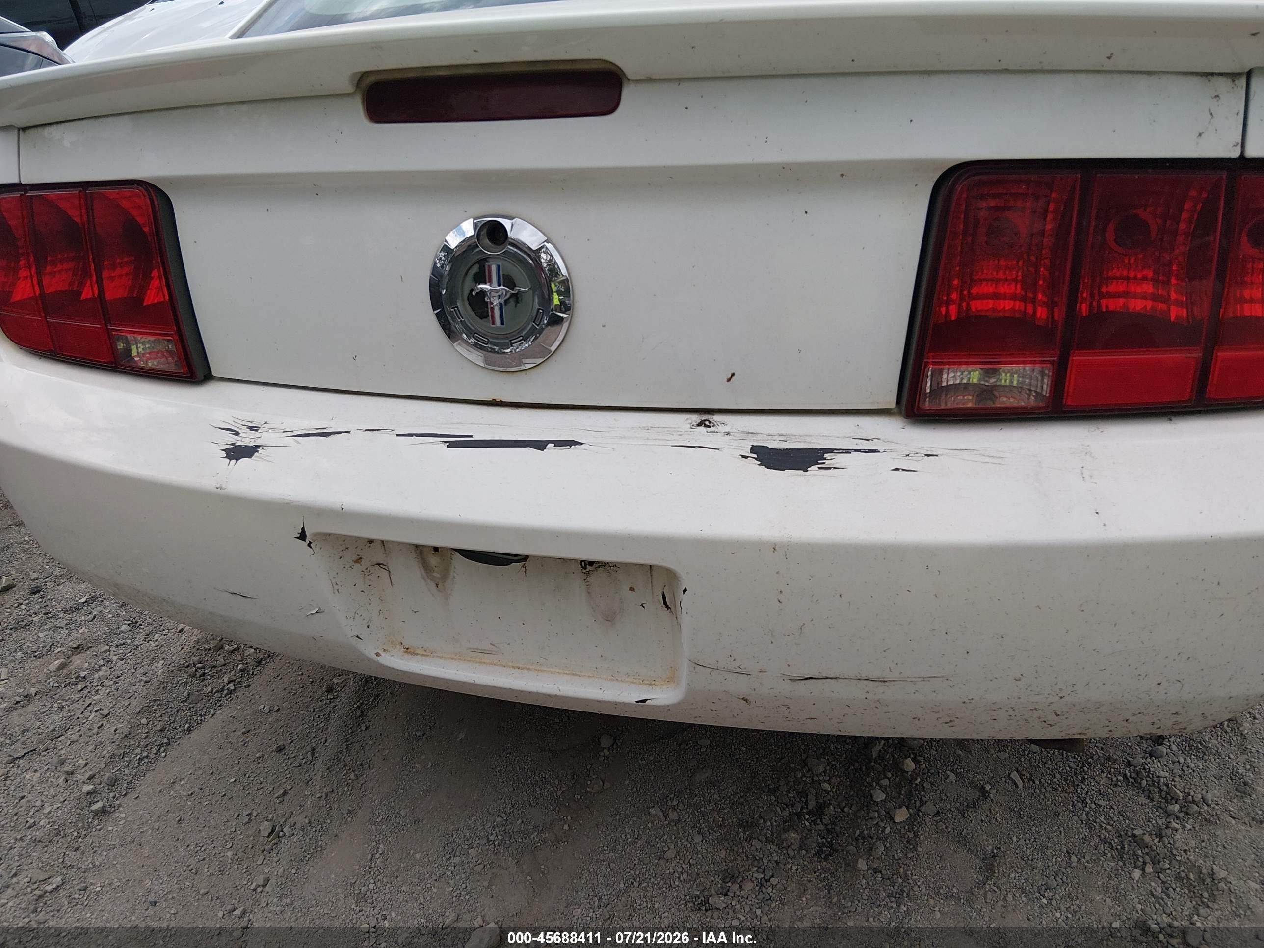 2009 Ford Mustang V6/v6 Premium White vin: 1ZVHT80N195112324