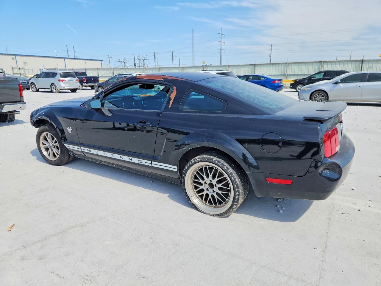2009 Ford Mustang Black vin: 1ZVHT80N195120102