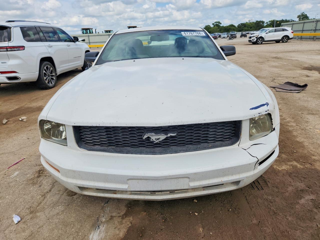 2007 Ford Mustang White vin: 1ZVHT80N275247535